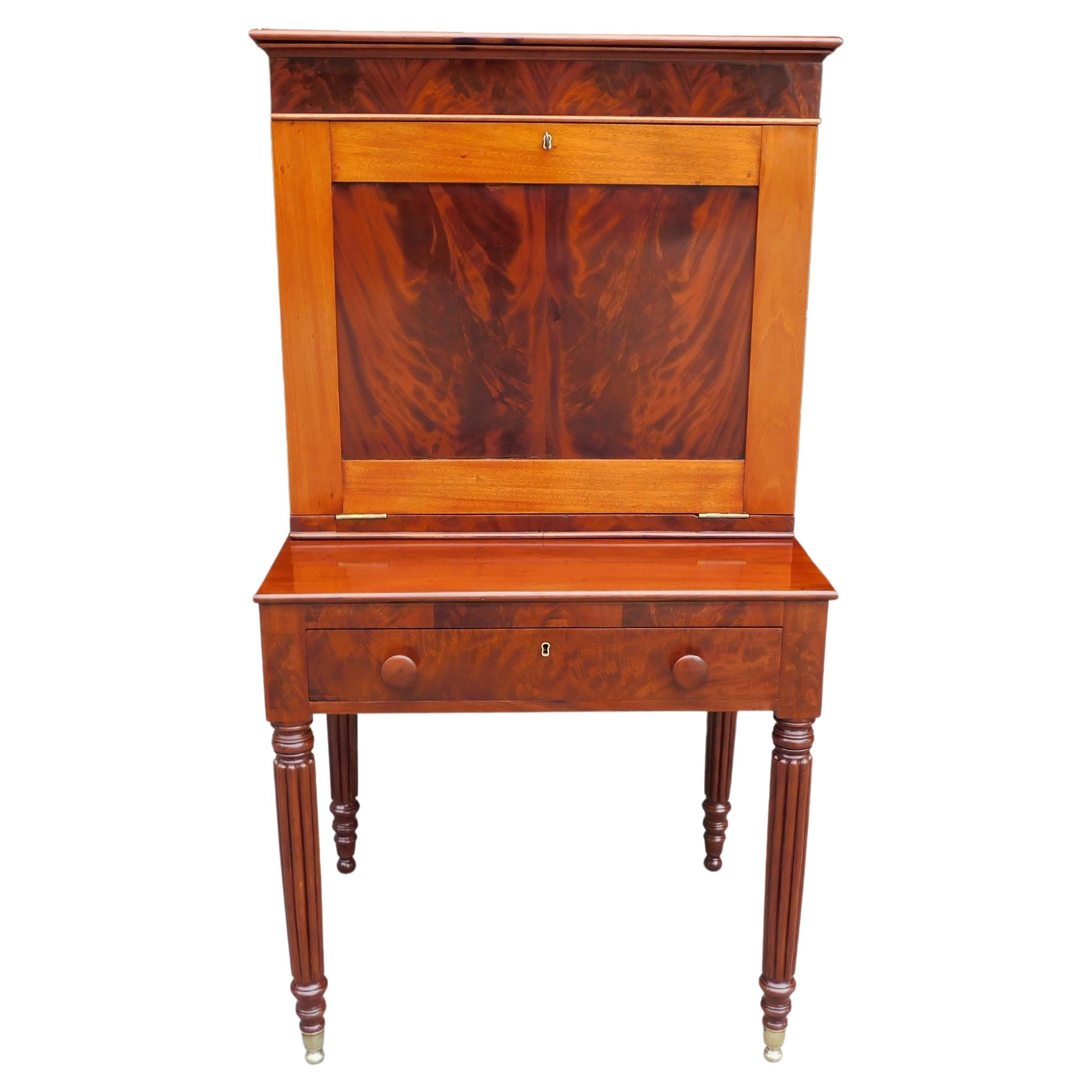 American Southern Mahogany and Leather Plantation Desk with Reeded Legs, C. 1810 For Sale