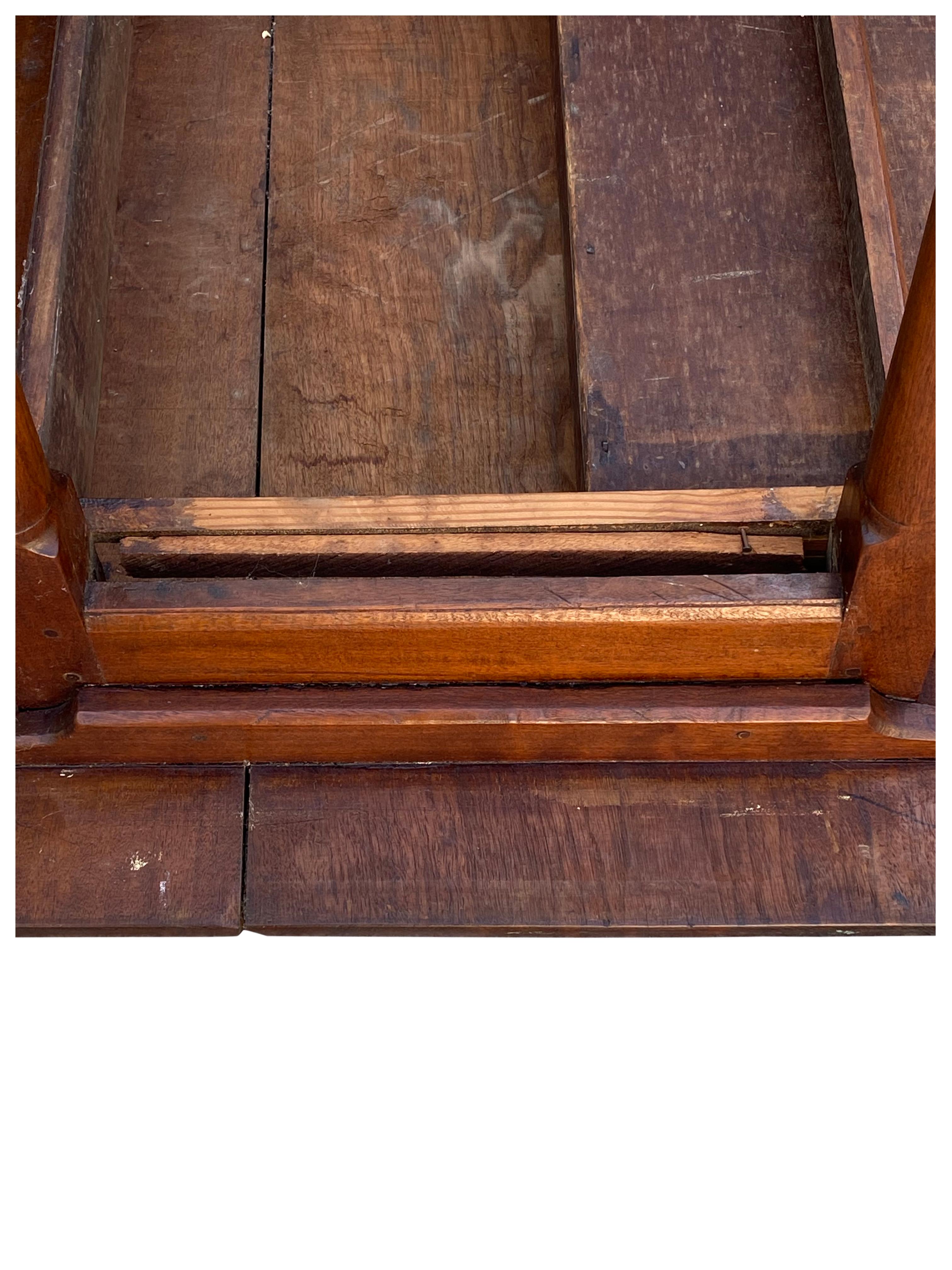 American Southern Walnut Pintop Dressing Table circa 1780 1