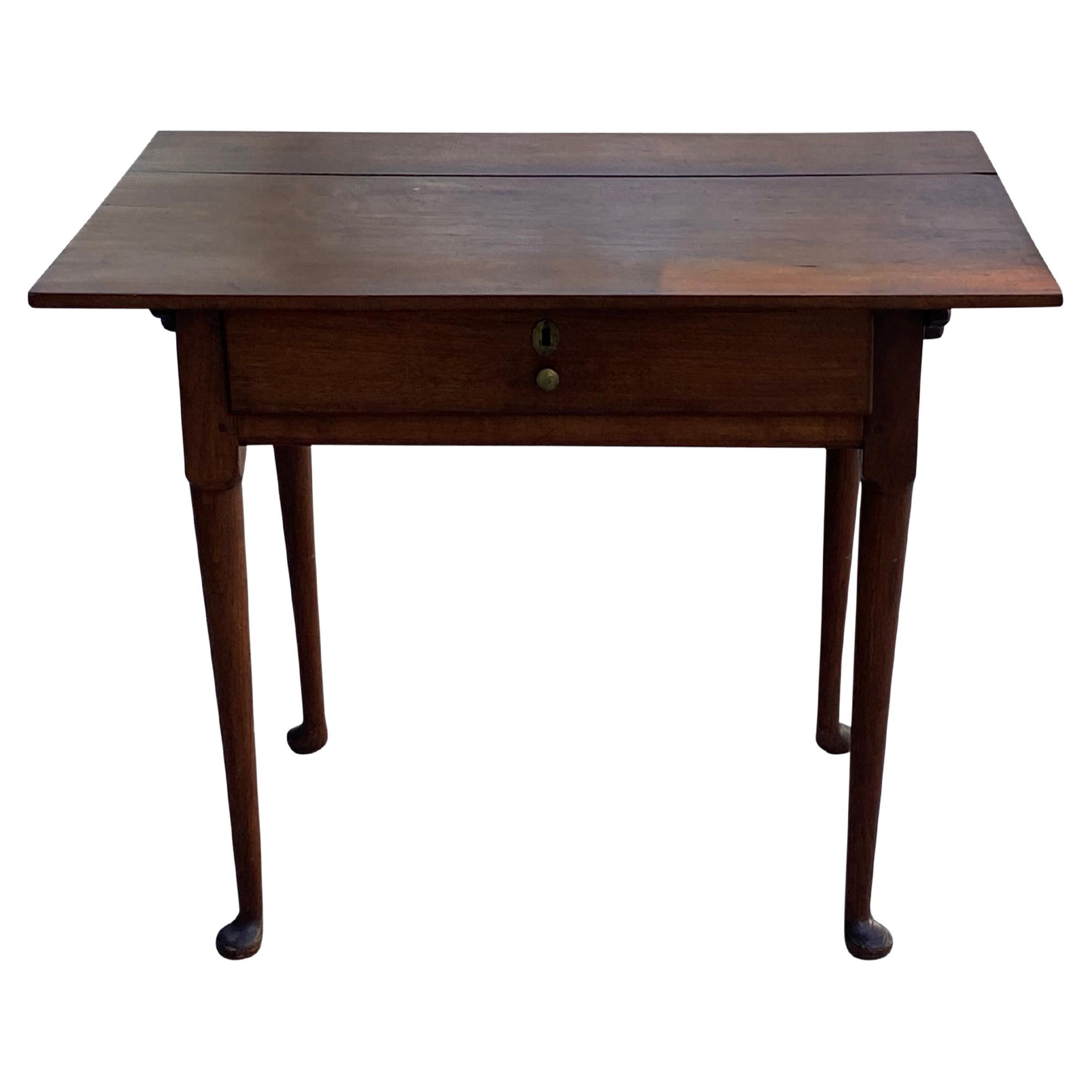 American Southern Walnut Pintop Dressing Table circa 1780