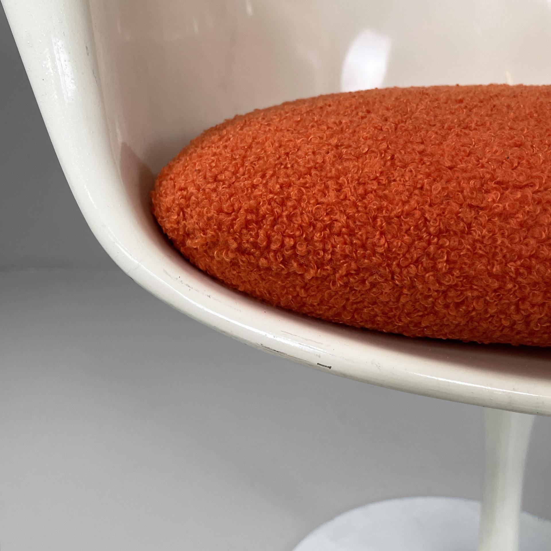 Sedia bianca Tulip di Eero Saarinen per Knoll, anni '70. in vendita 4