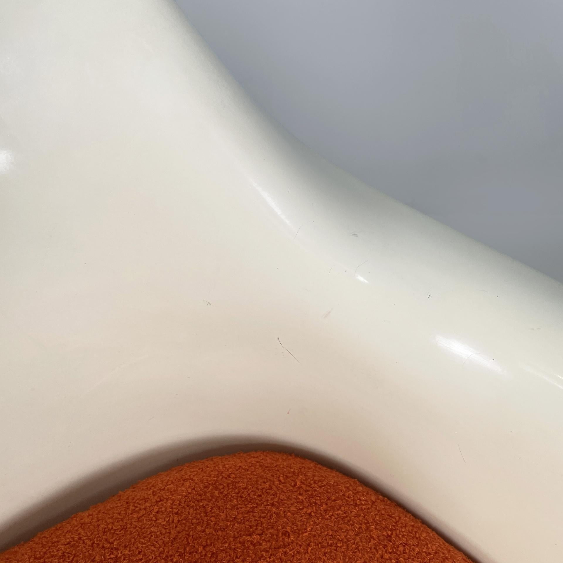 Sedie bianche americane A Space Age Tulip di Eero Saarinen per Knoll, anni '70 in vendita 1