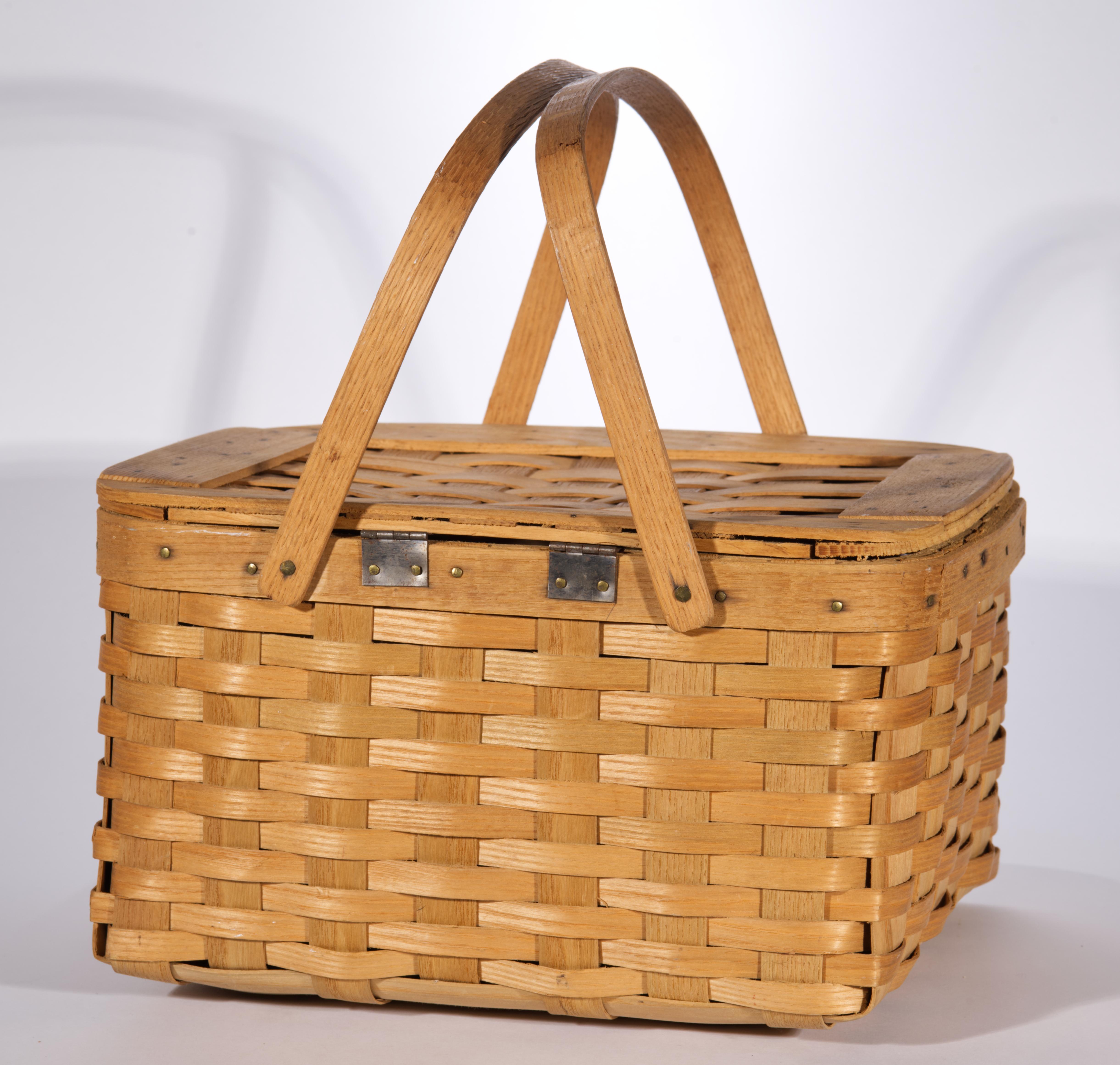 Folk Art American Splint Wicker Pie Picnic Basket Hinged Lid & Handles, early 20th c. For Sale