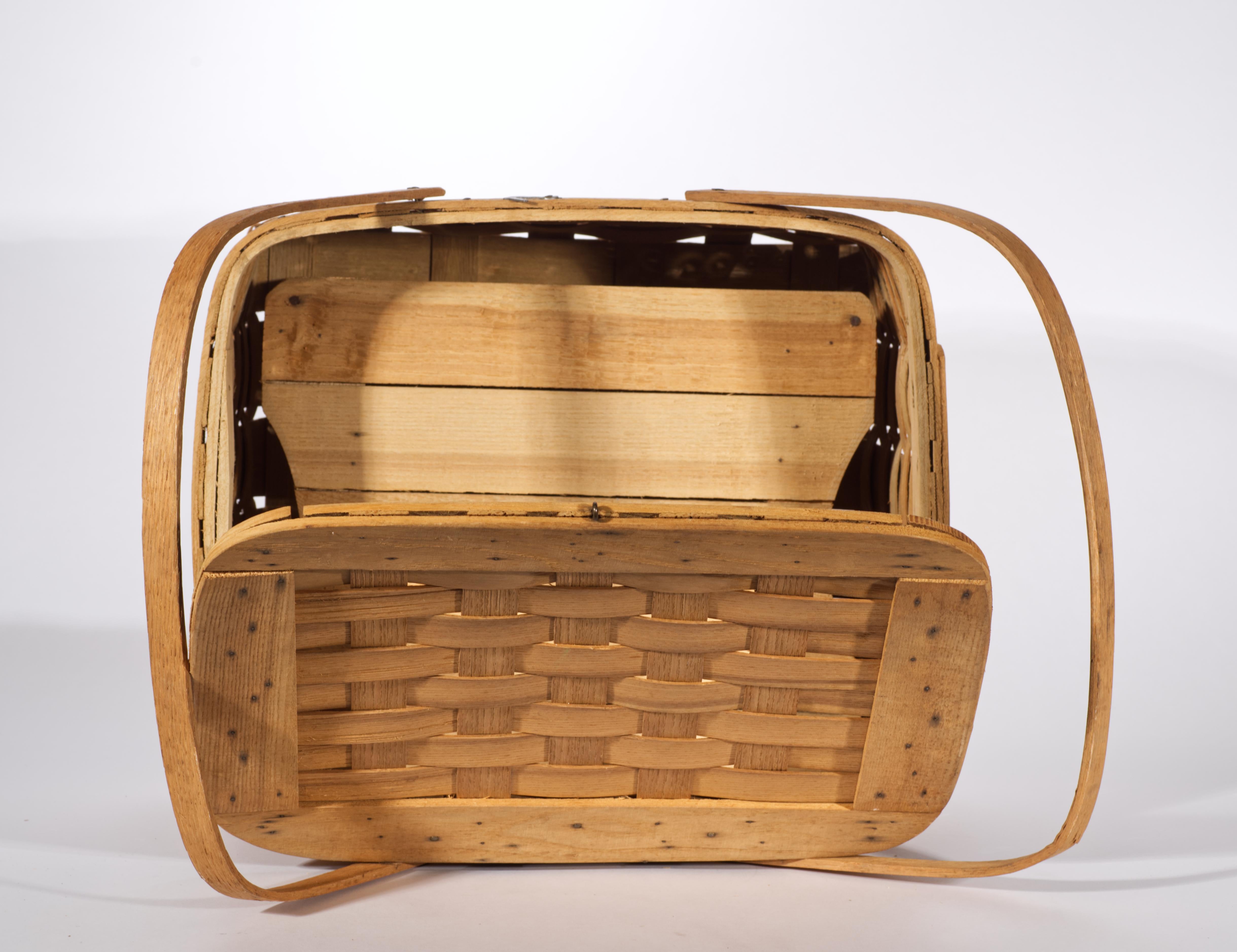 20th Century American Splint Wicker Pie Picnic Basket Hinged Lid & Handles, early 20th c. For Sale