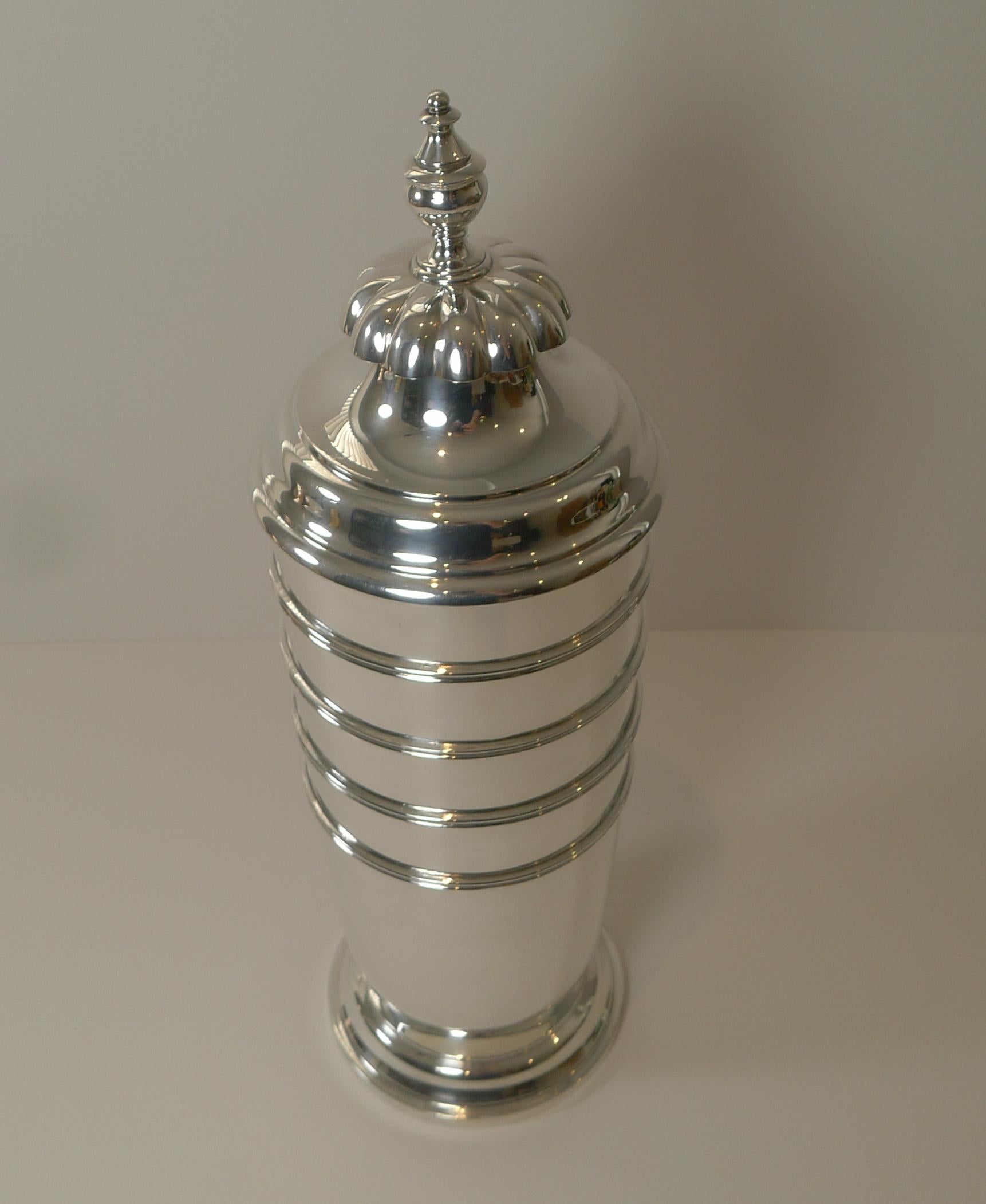 Art Deco American Sterling Silver 3 Pint Cocktail Shaker c.1945 by Tuttle For Sale