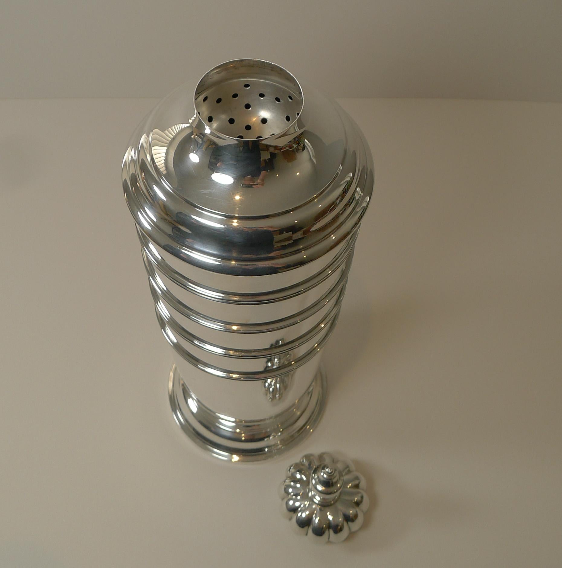 American Sterling Silver 3 Pint Cocktail Shaker c.1945 by Tuttle For Sale 3