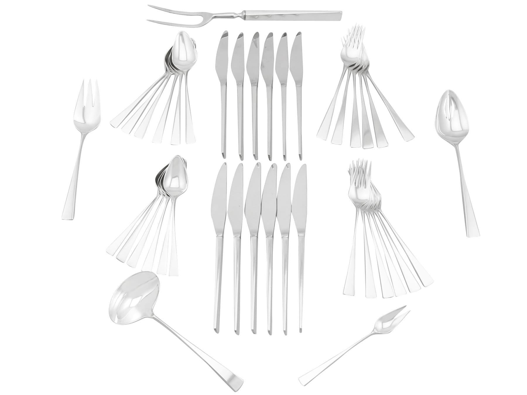 American Sterling Silver Canteen of Cutlery for Six Persons by Reed and Barton For Sale 5