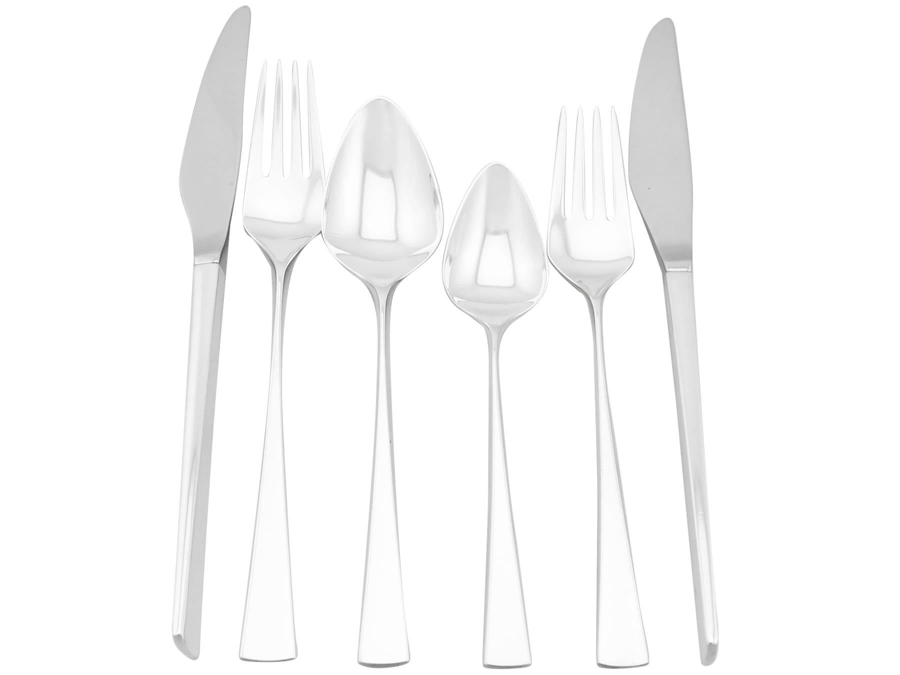 An exceptional, fine and impressive vintage American sterling silver straight flatware service for six persons, in the design style, an addition to our canteen of cutlery collection.

The pieces of this exceptional vintage American silver flatware