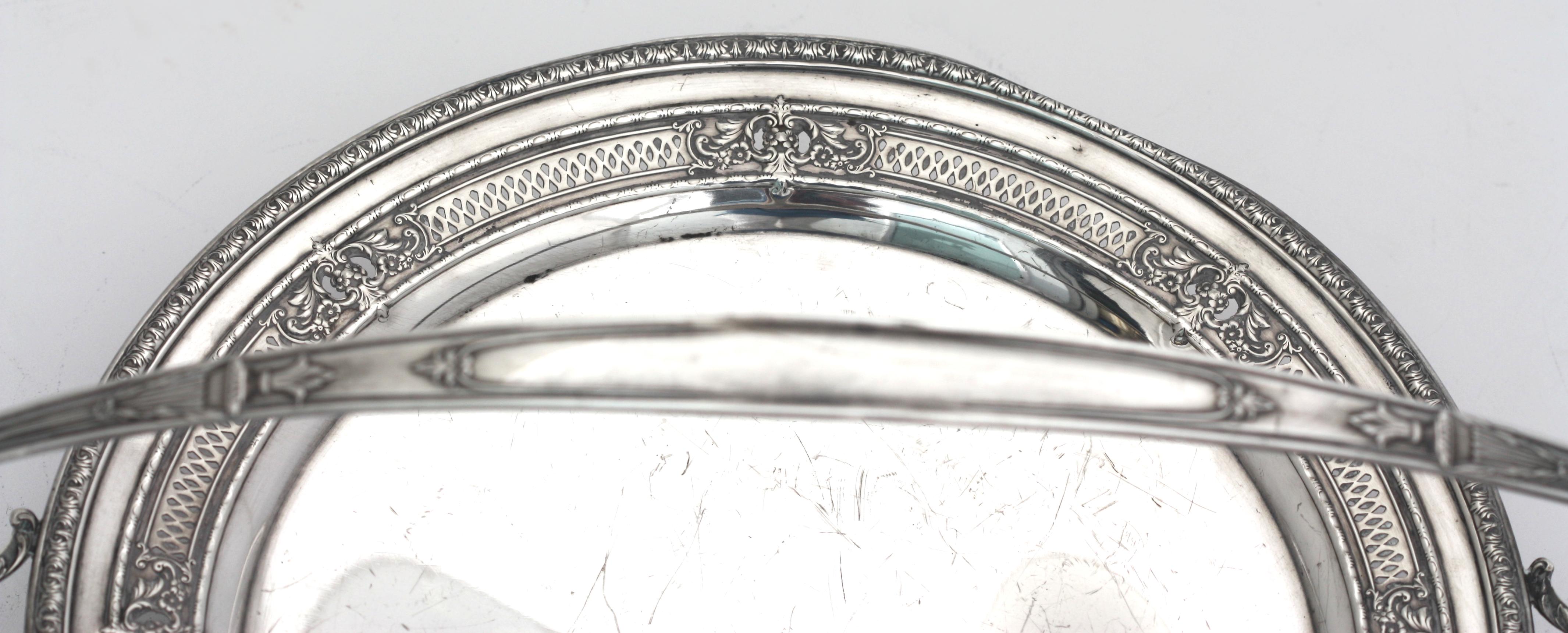 Cesta de postre con pie de plata de ley americana Silver en venta