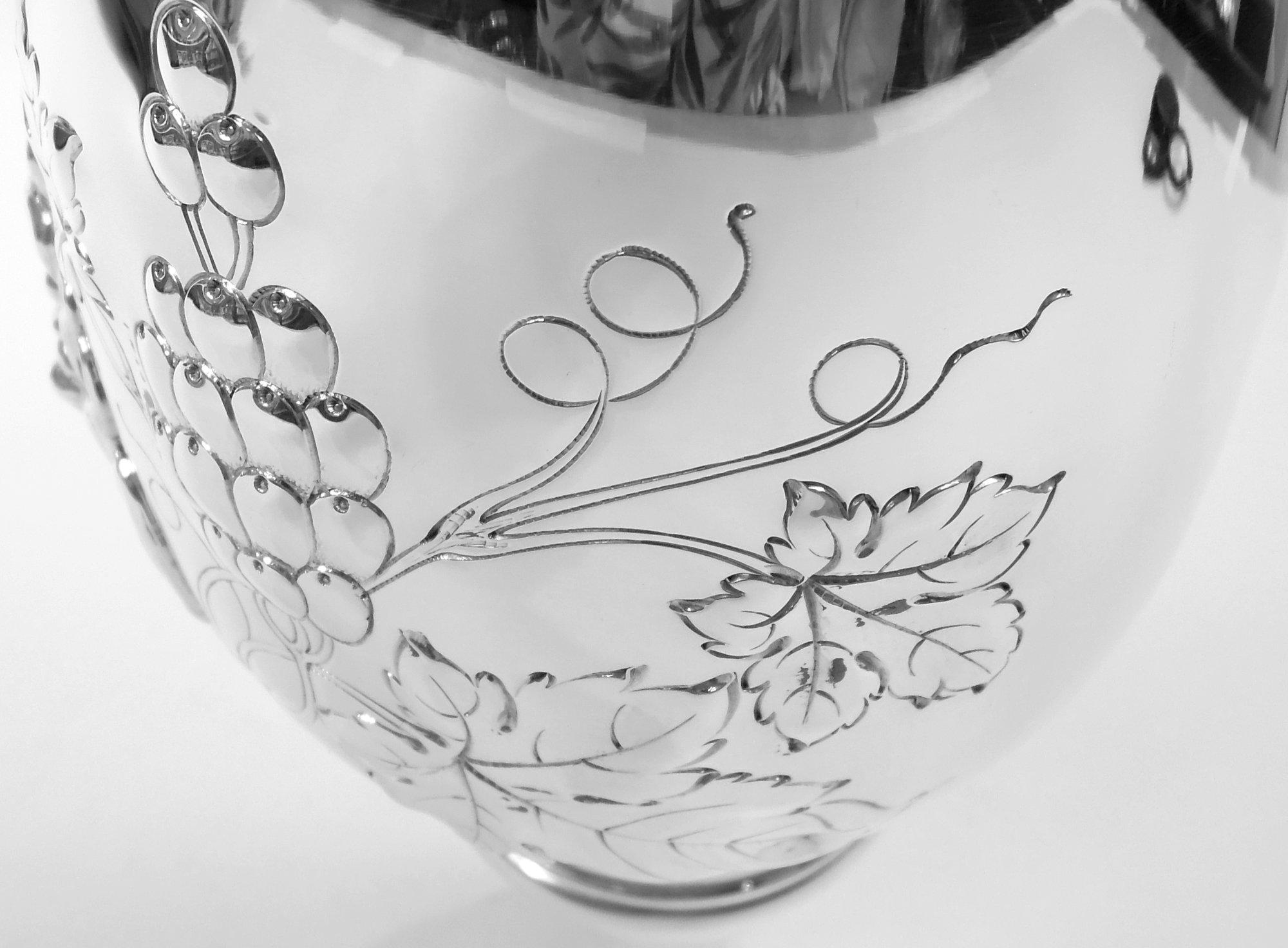Gravé Set à cocktail Grapevine en argent Sterling avec Shakers et 6 coupes en vente