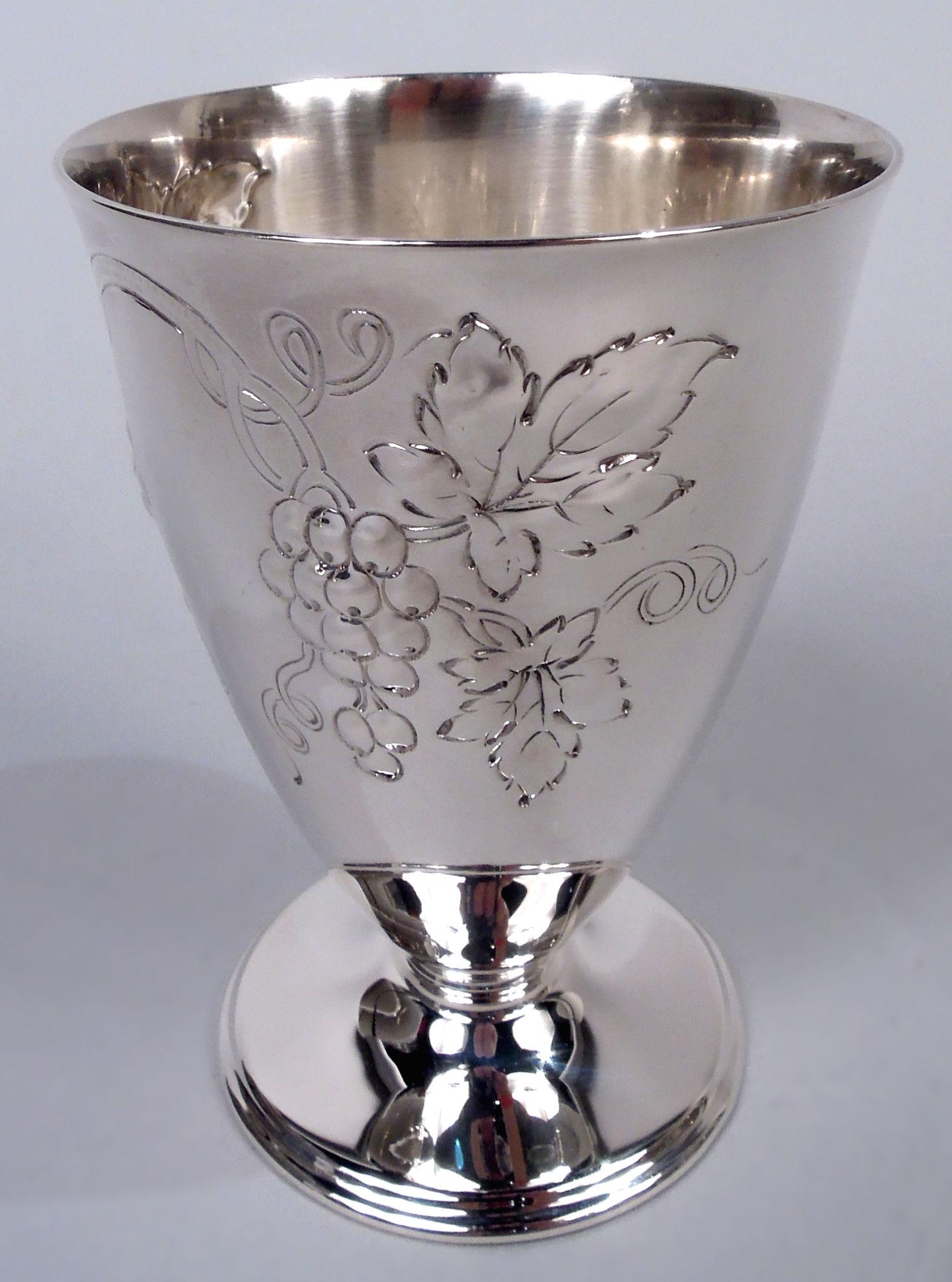 Set à cocktail Grapevine en argent Sterling avec Shakers et 6 coupes en vente 1