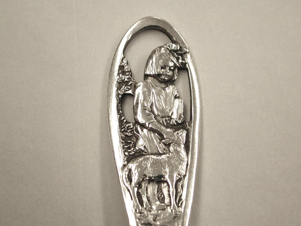 American sterling silver novelty child’s spoon dated circa 1920.
Lovely silver child's spoon depicting the nursery rhyme,
