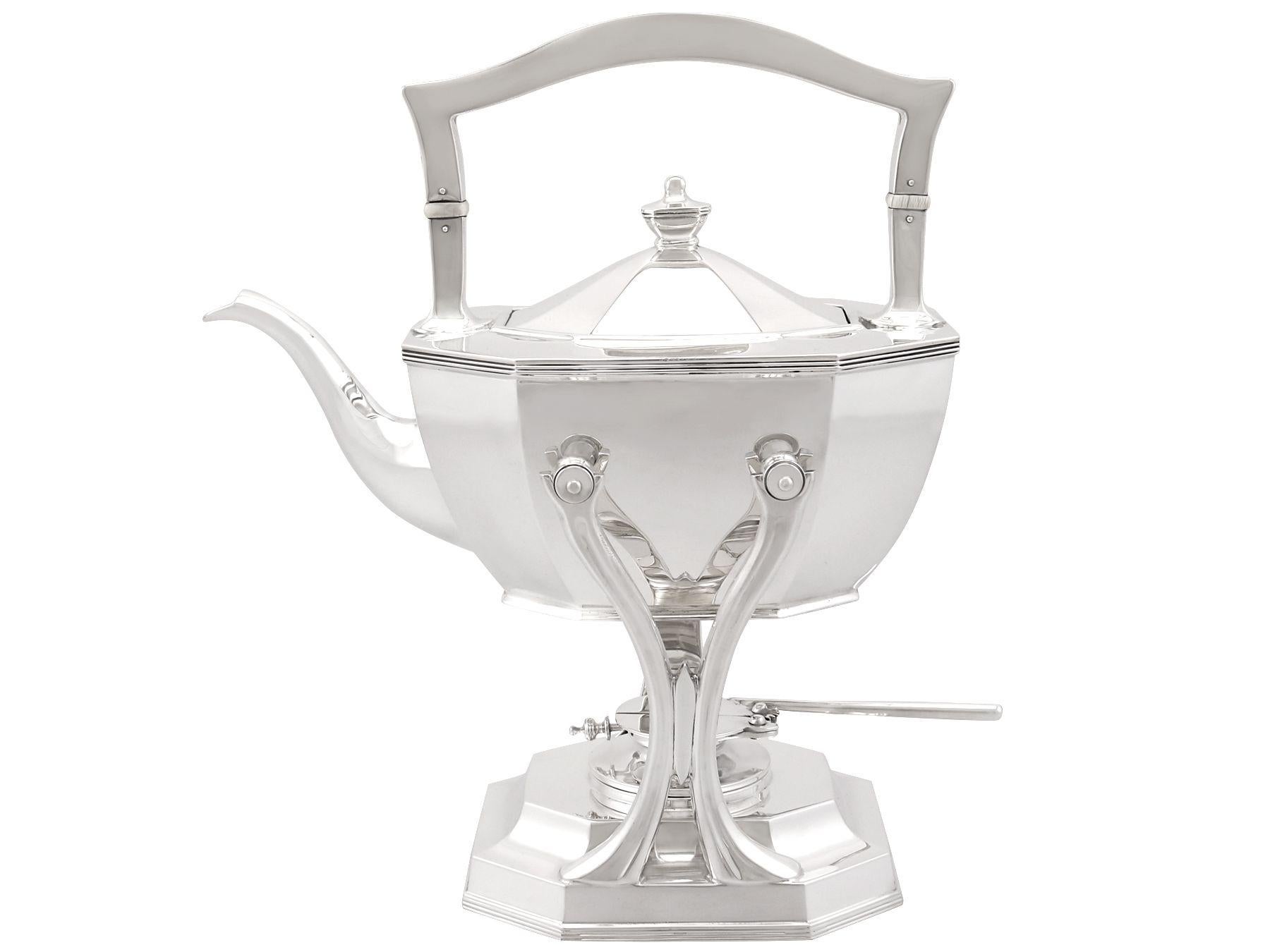 North American American Sterling Silver Six Piece Tea and Coffee Service in Queen Anne Style For Sale