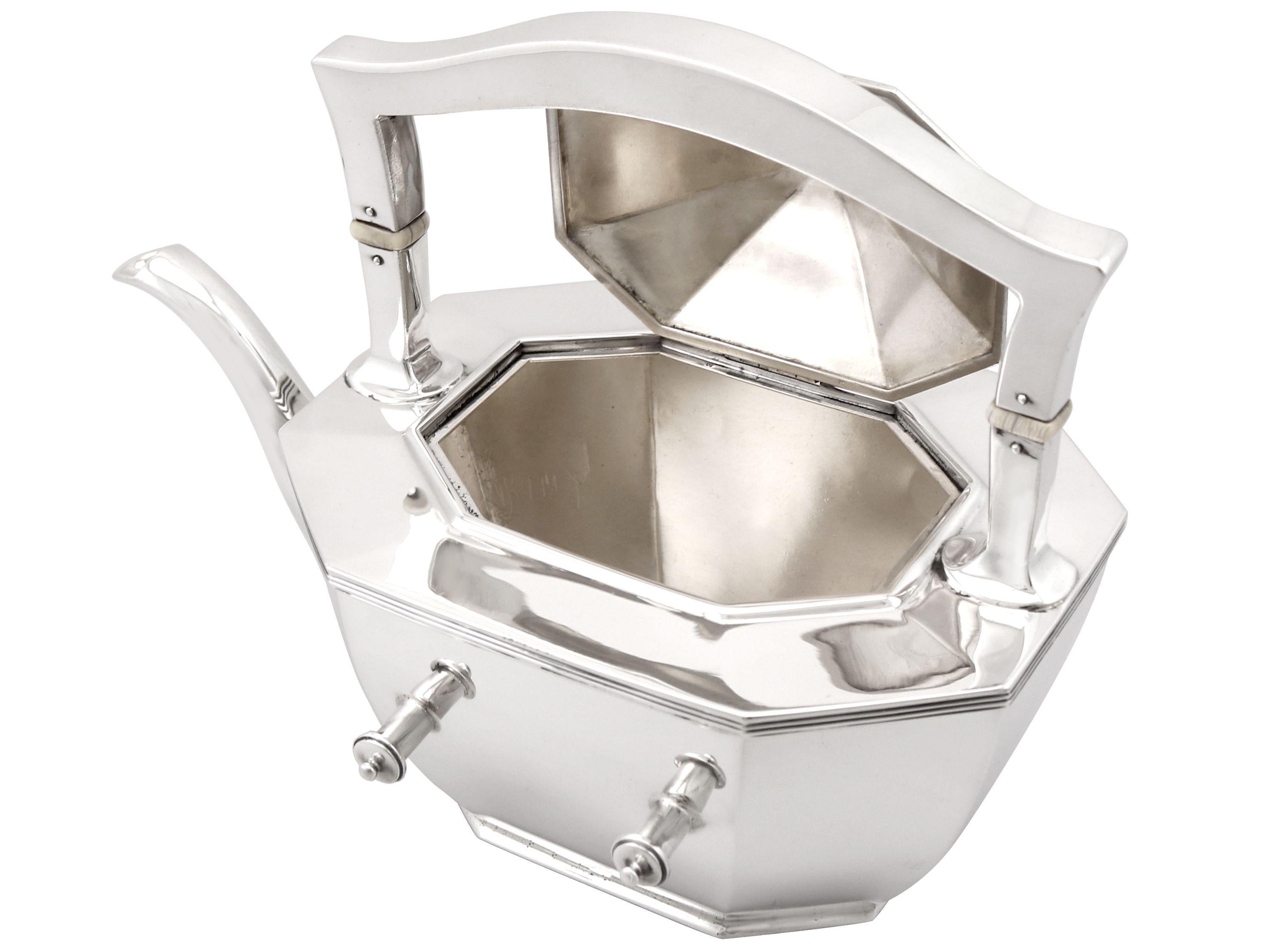 Servicio de té y café de seis piezas de plata de ley estilo Queen Anne americano Plata esterlina en venta
