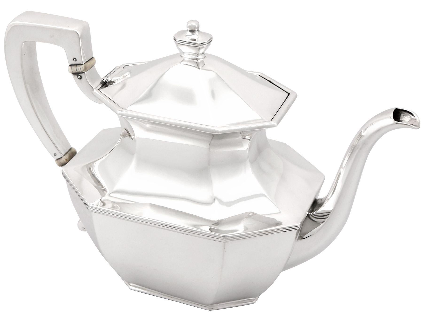 American Sterling Silver Six Piece Tea and Coffee Service in Queen Anne Style For Sale 2