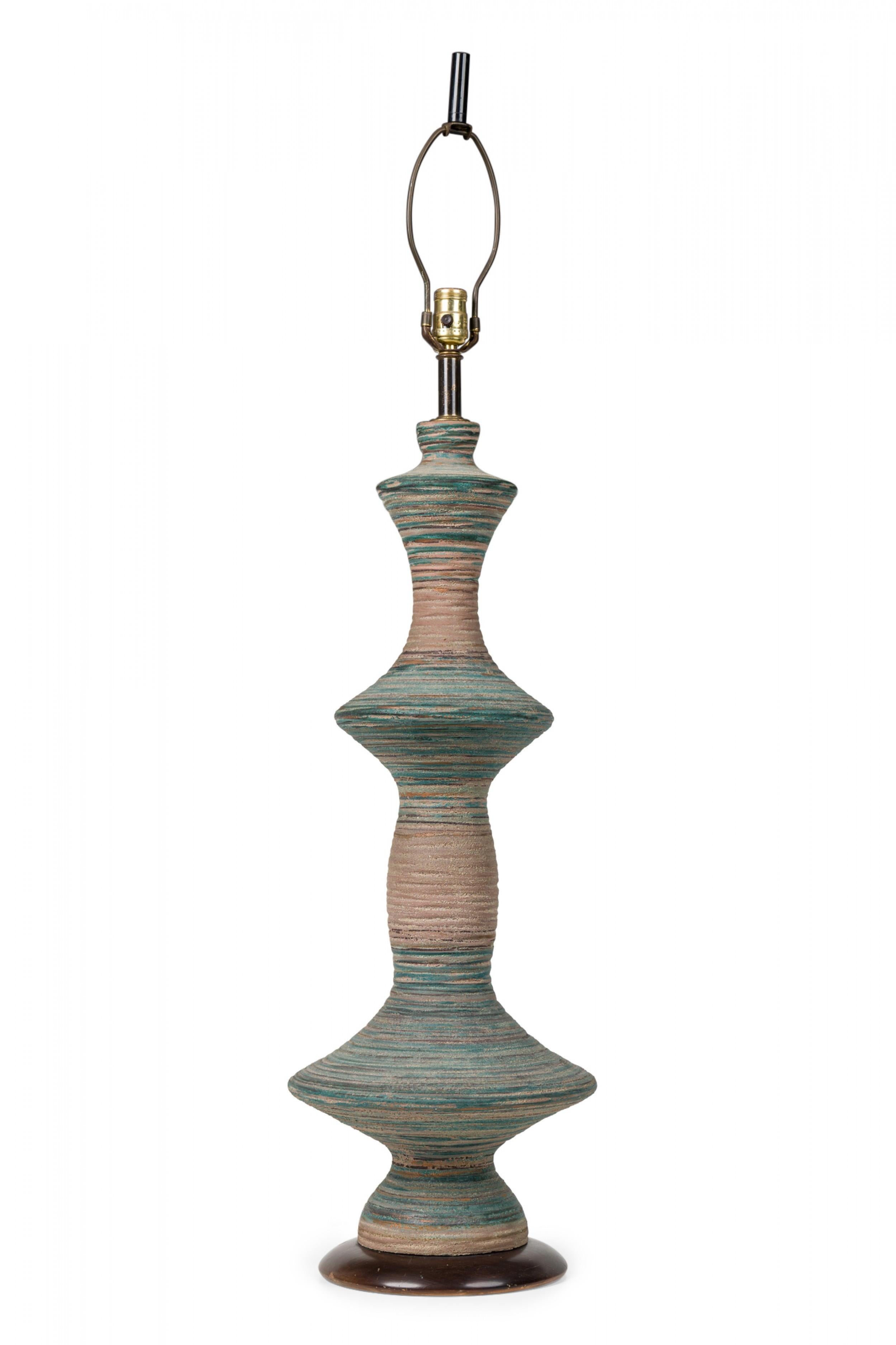 20ième siècle Lampe de table à grand fuseau en céramique American Stoneware avec glaçure bleue mate en vente