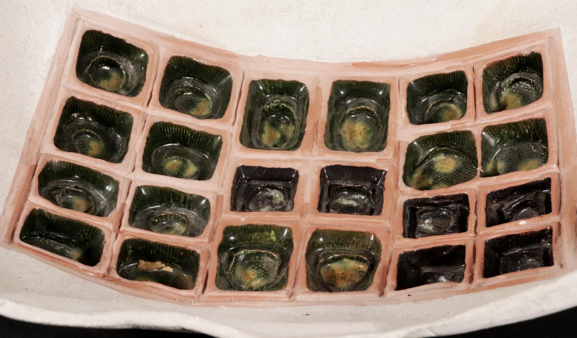 Ciotola rettangolare in gres americano con motivo a scatola di cioccolato in vendita 4