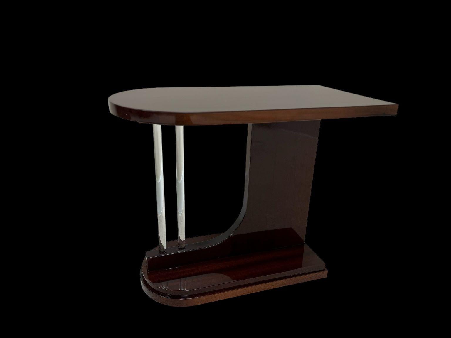 Streamline Moderne Art Deco Mahogany Side Table. The table has a unique bullet shape design with two solid glass decorative elements. The mahogany is beautifully restored in a gloss finish. A great example of American Machine Age, Streamline Moderne