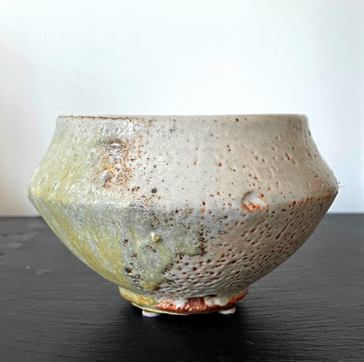 American Studio Ceramic Bowl in Shino Glaze by Warren MacKenzie In Good Condition For Sale In Atlanta, GA