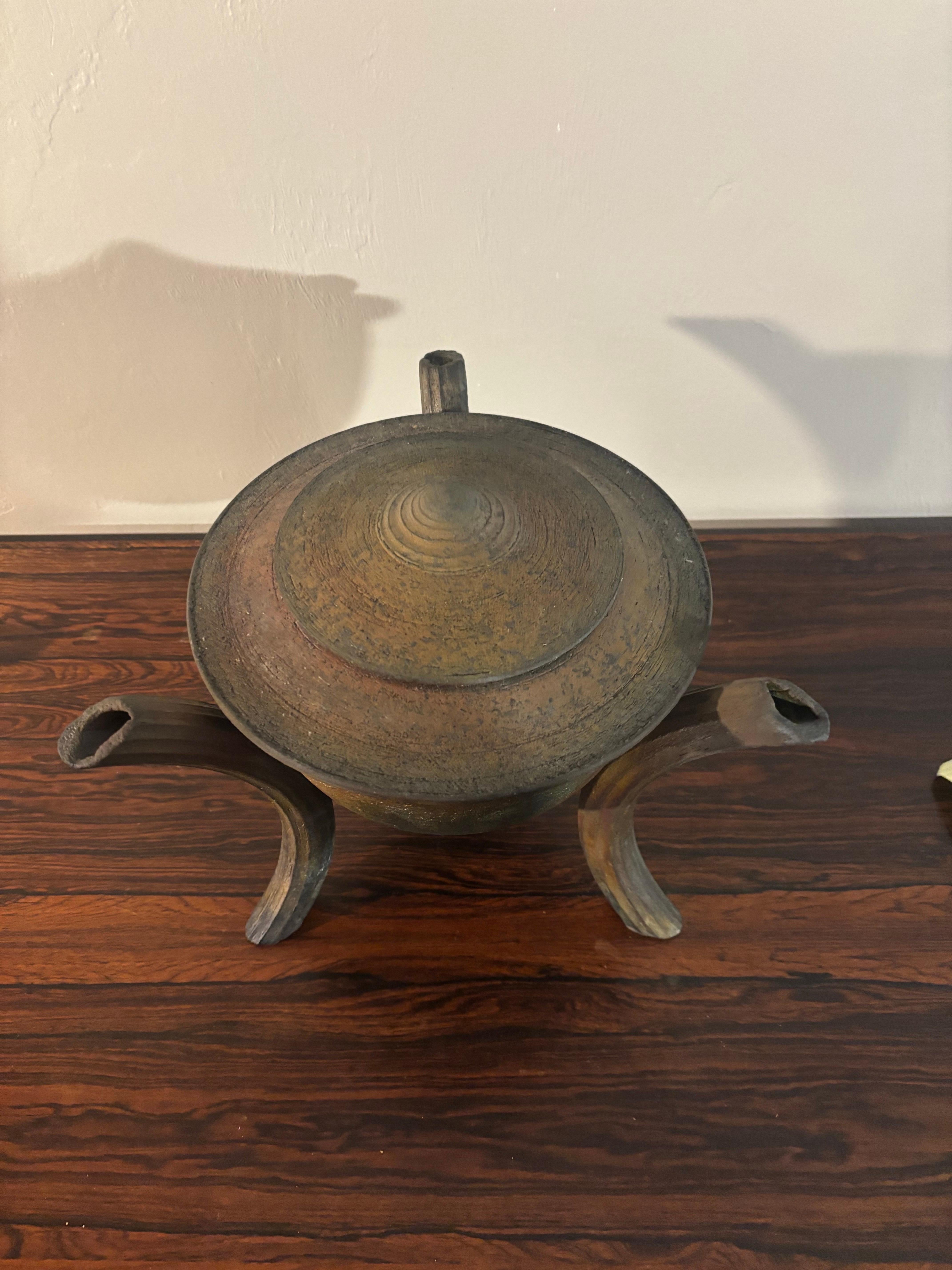 Postmoderno Studio americano di ceramica Raku, vaso con coperchio in vendita