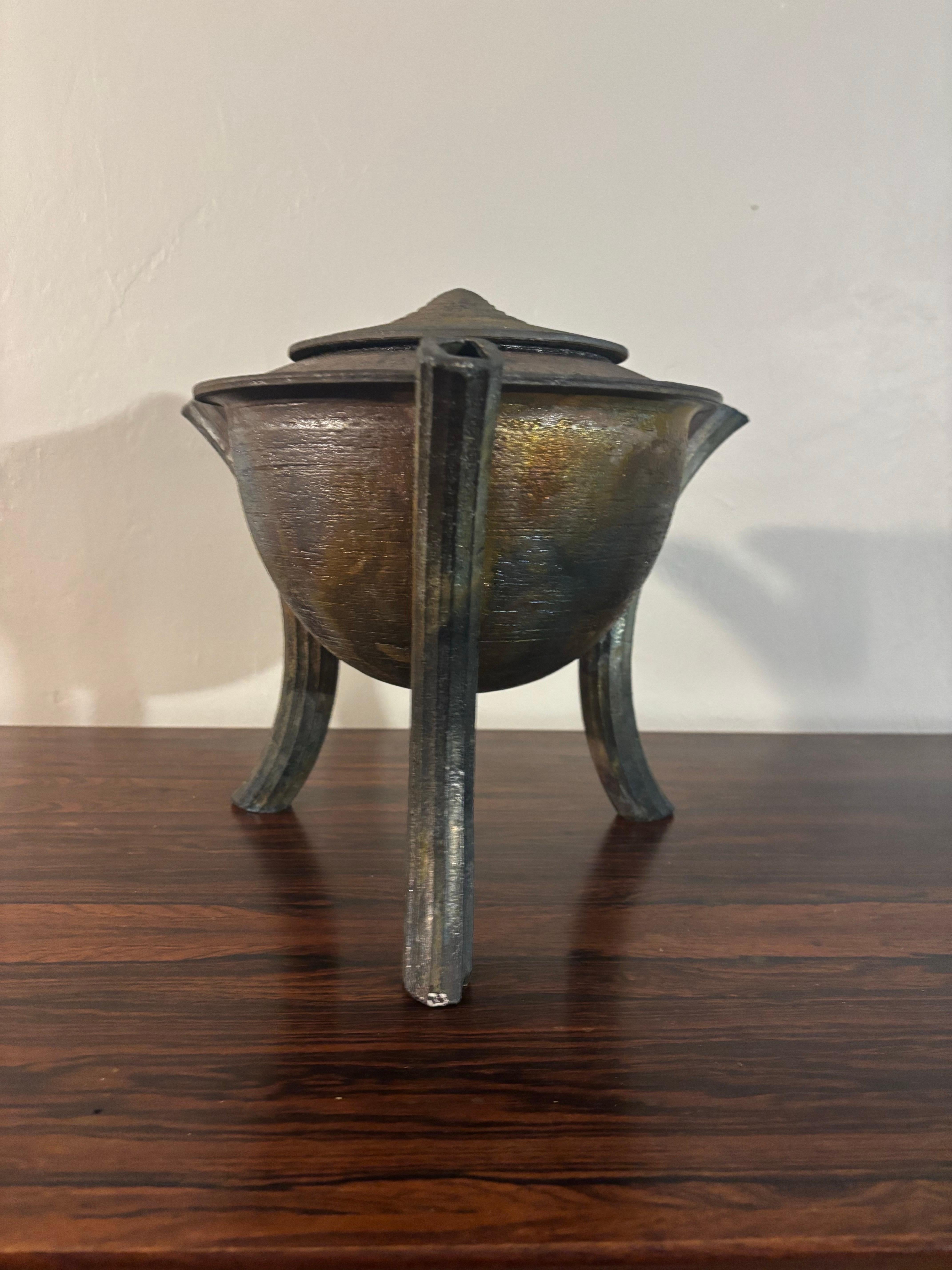Nordamericano Studio americano di ceramica Raku, vaso con coperchio in vendita