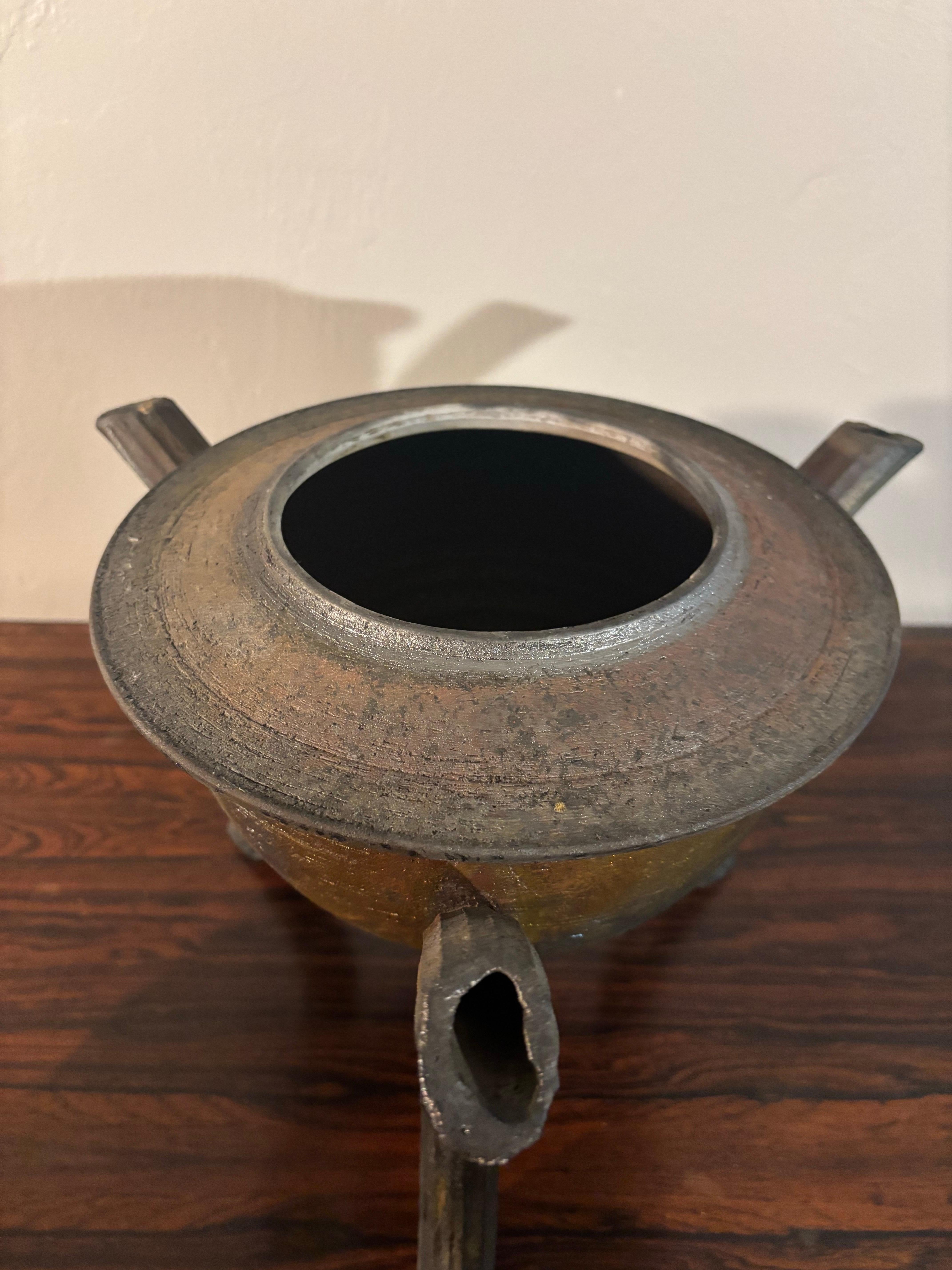 XX secolo Studio americano di ceramica Raku, vaso con coperchio in vendita