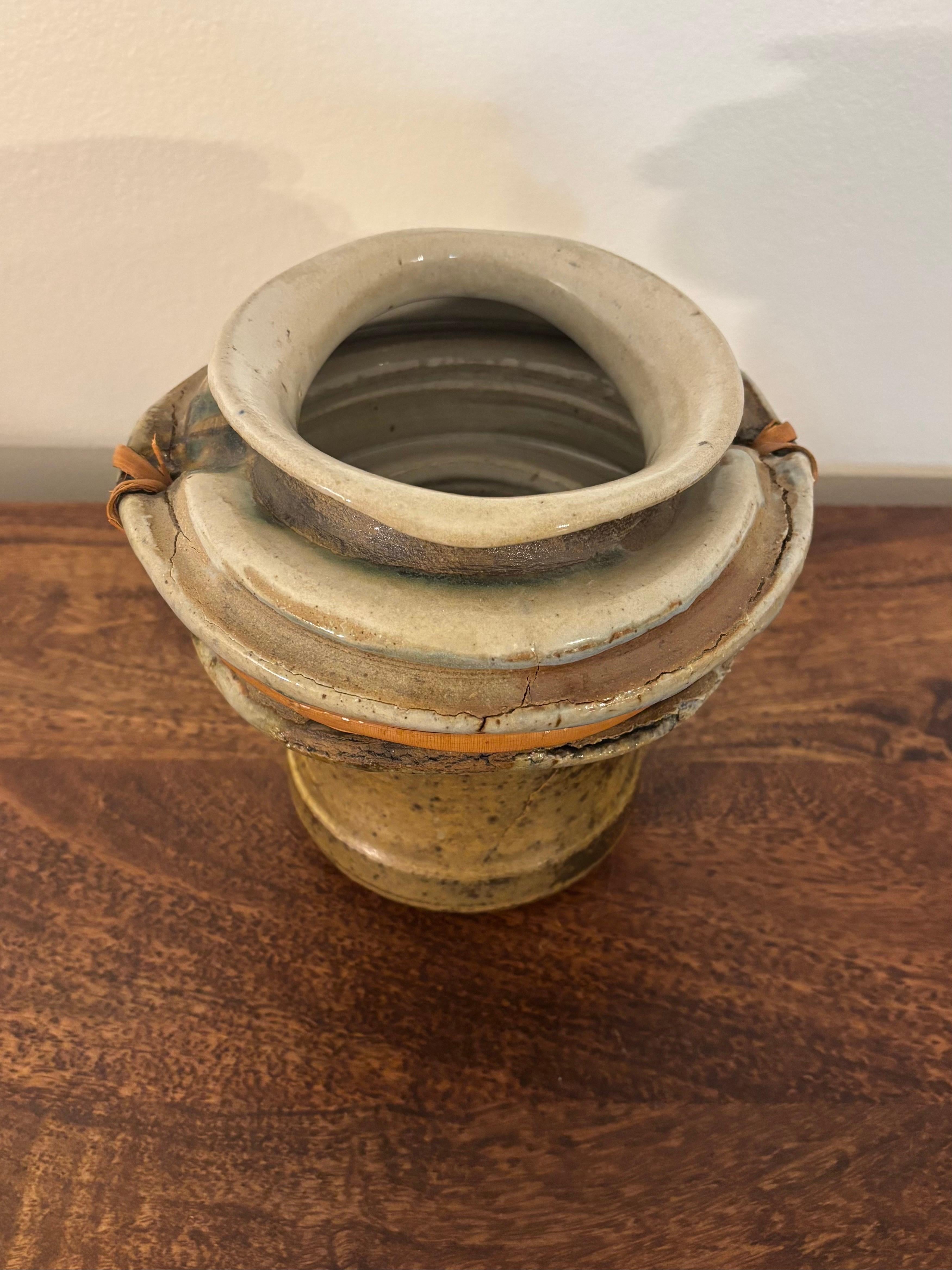 XX secolo Vaso in ceramica di Studio A con involucro di canna, di F. Carlton Ball in vendita