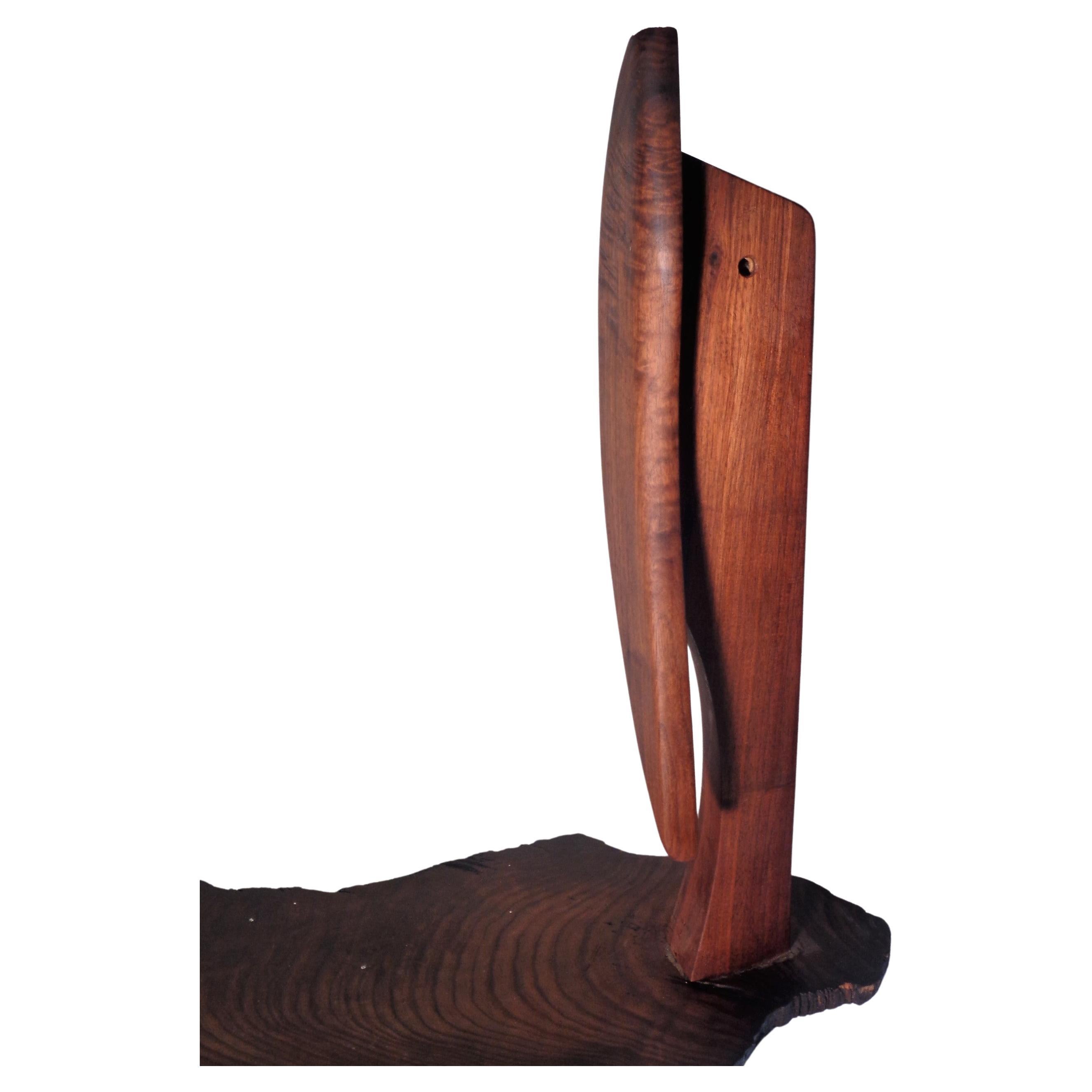 Sculpté à la main Sculpture en bois abstrait moderniste du mouvement American Studio Craft, 1970-1980 en vente