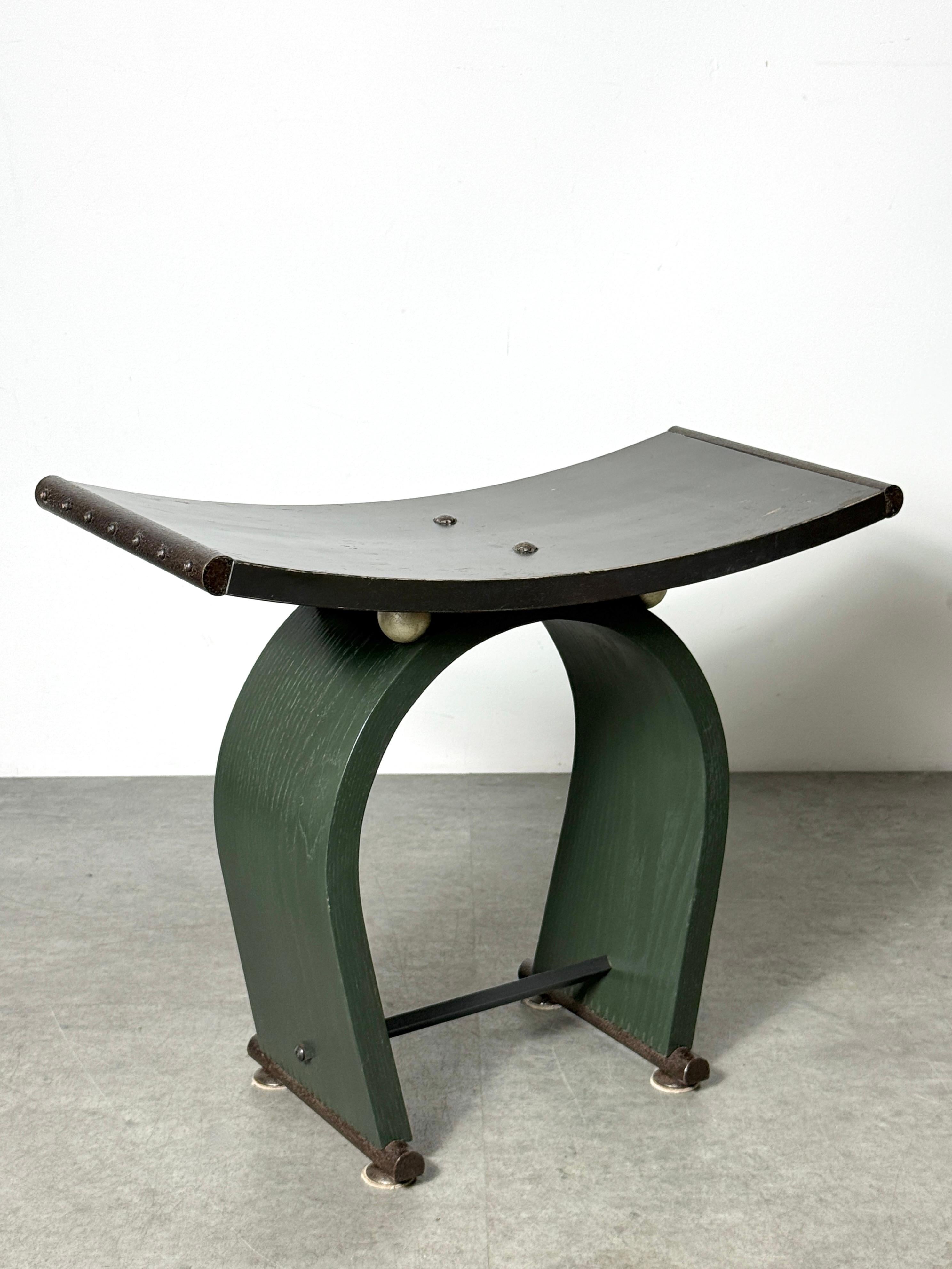 Taburete arquitectónico American Studio Craft de David N. Ebner 1992 artesano estadounidense en venta