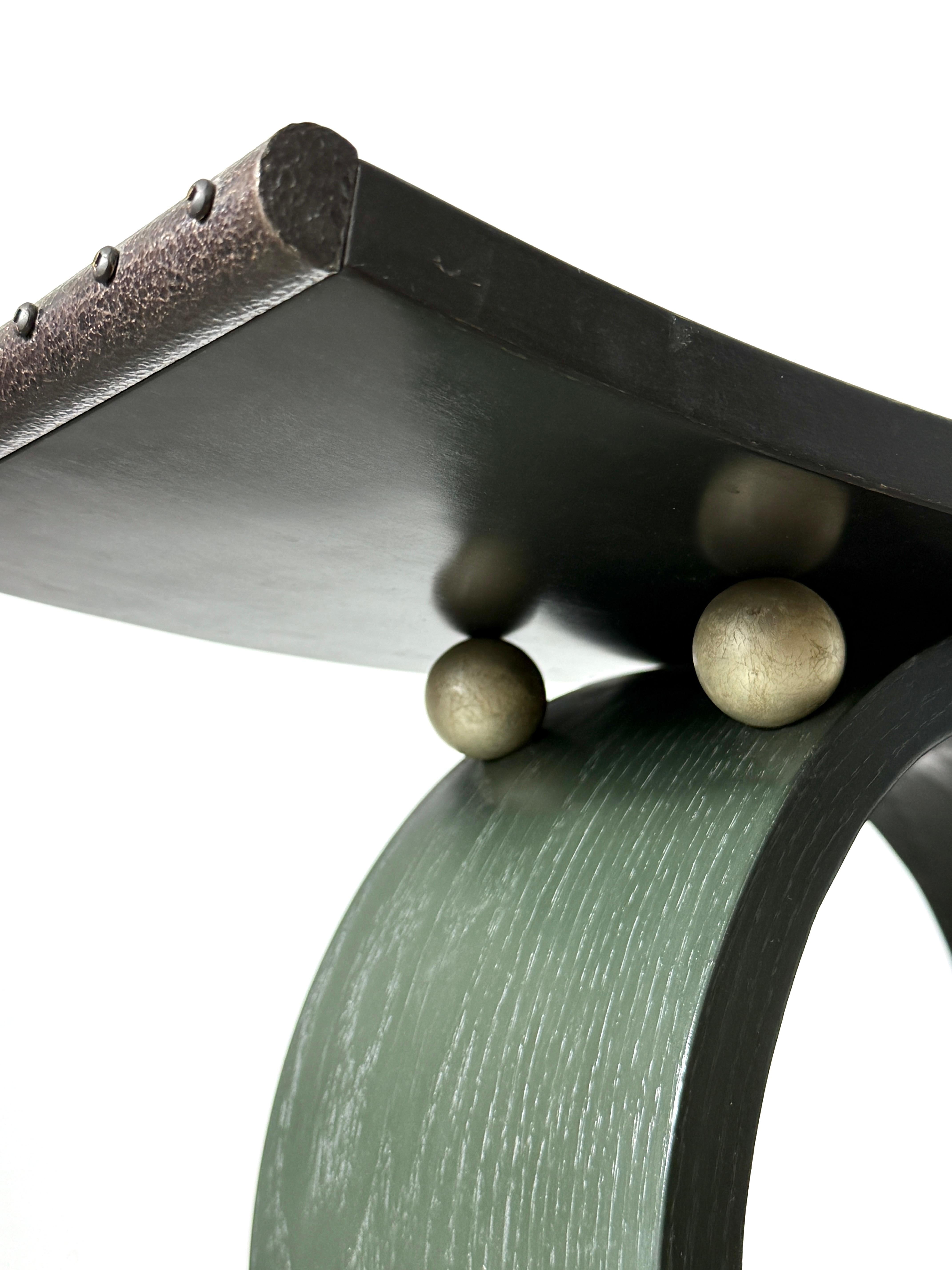 Taburete arquitectónico American Studio Craft de David N. Ebner 1992 Hecho a mano en venta