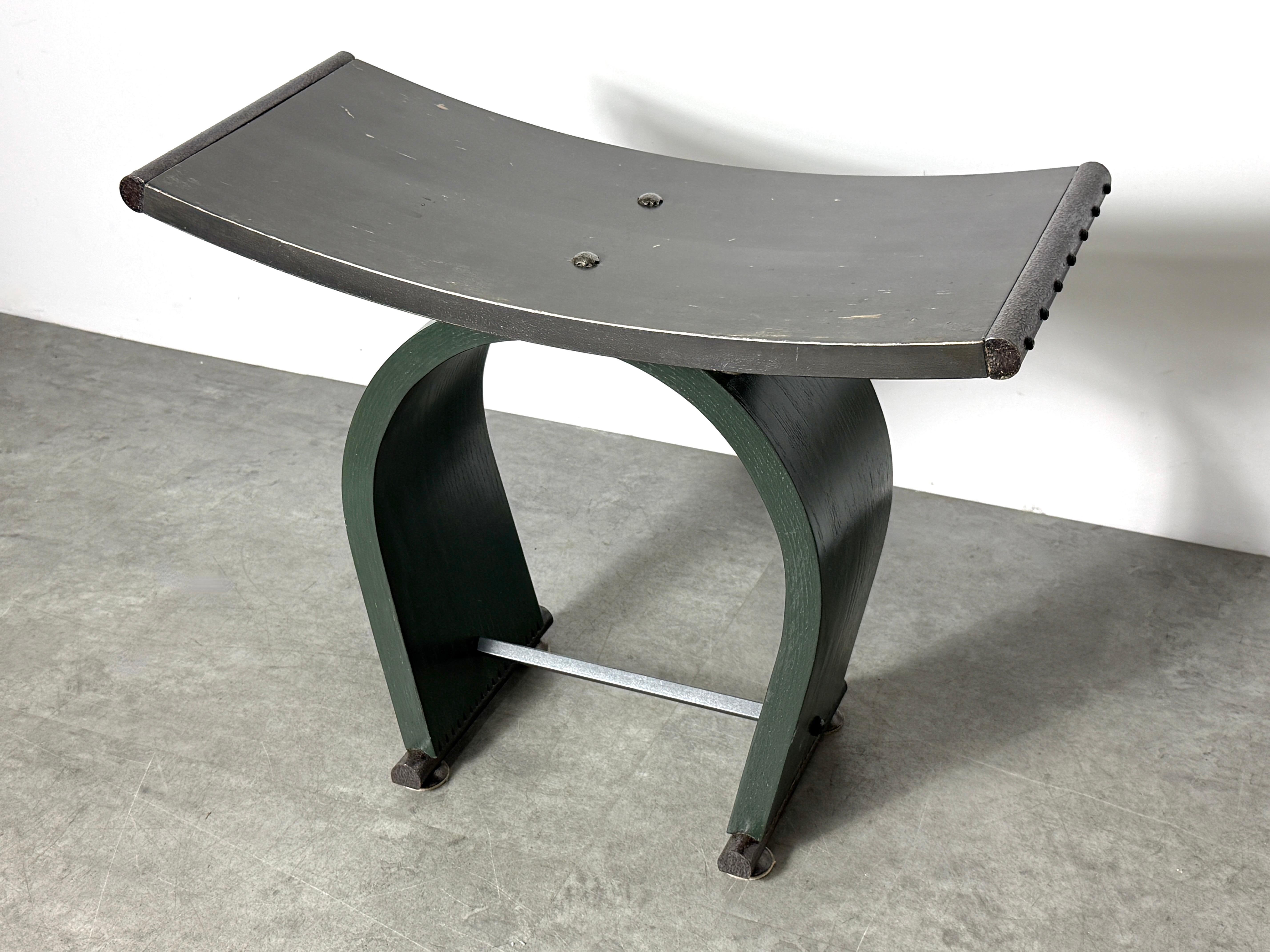 Taburete arquitectónico American Studio Craft de David N. Ebner 1992 siglo XX en venta