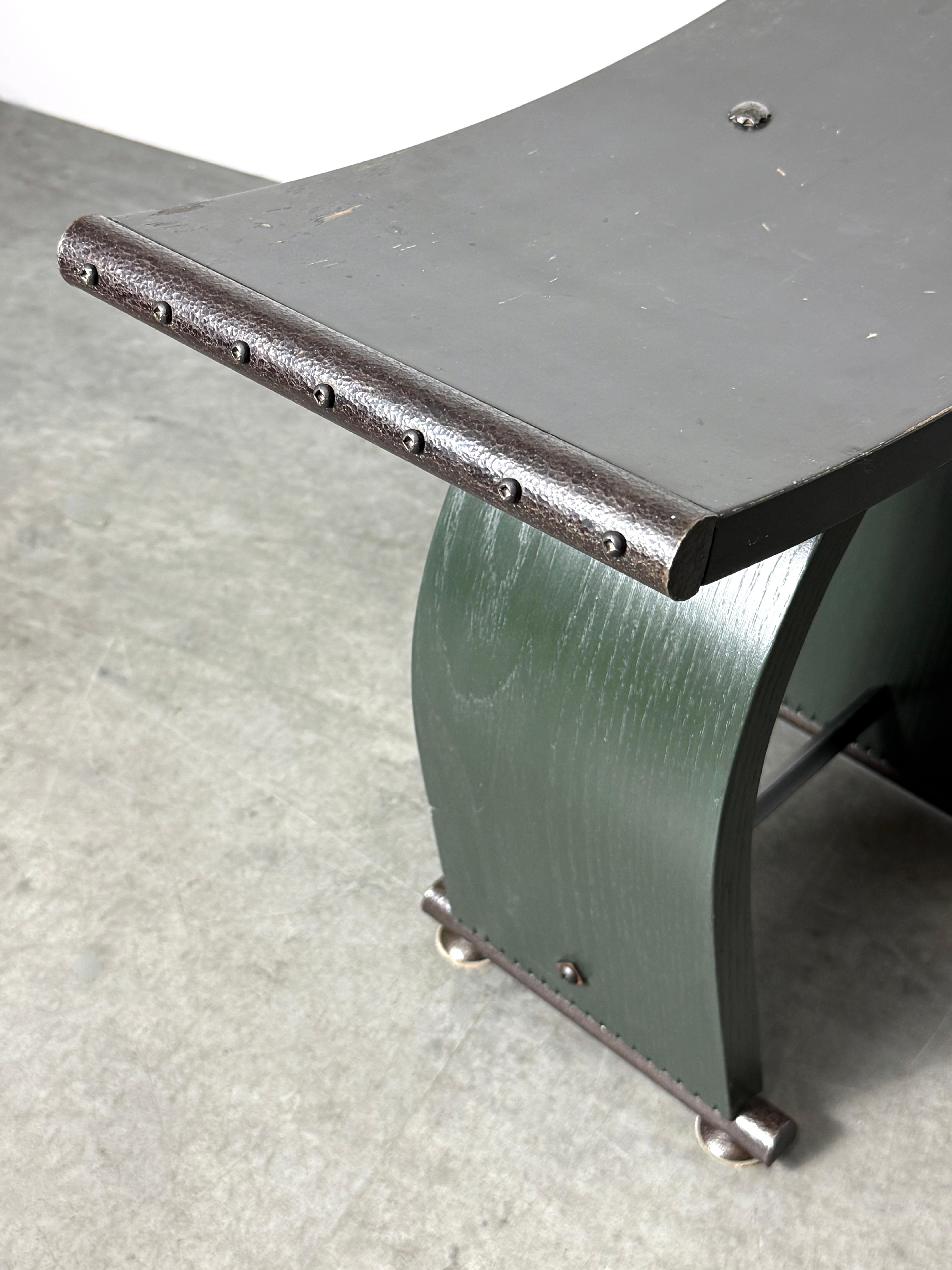 Taburete arquitectónico American Studio Craft de David N. Ebner 1992 Metal en venta