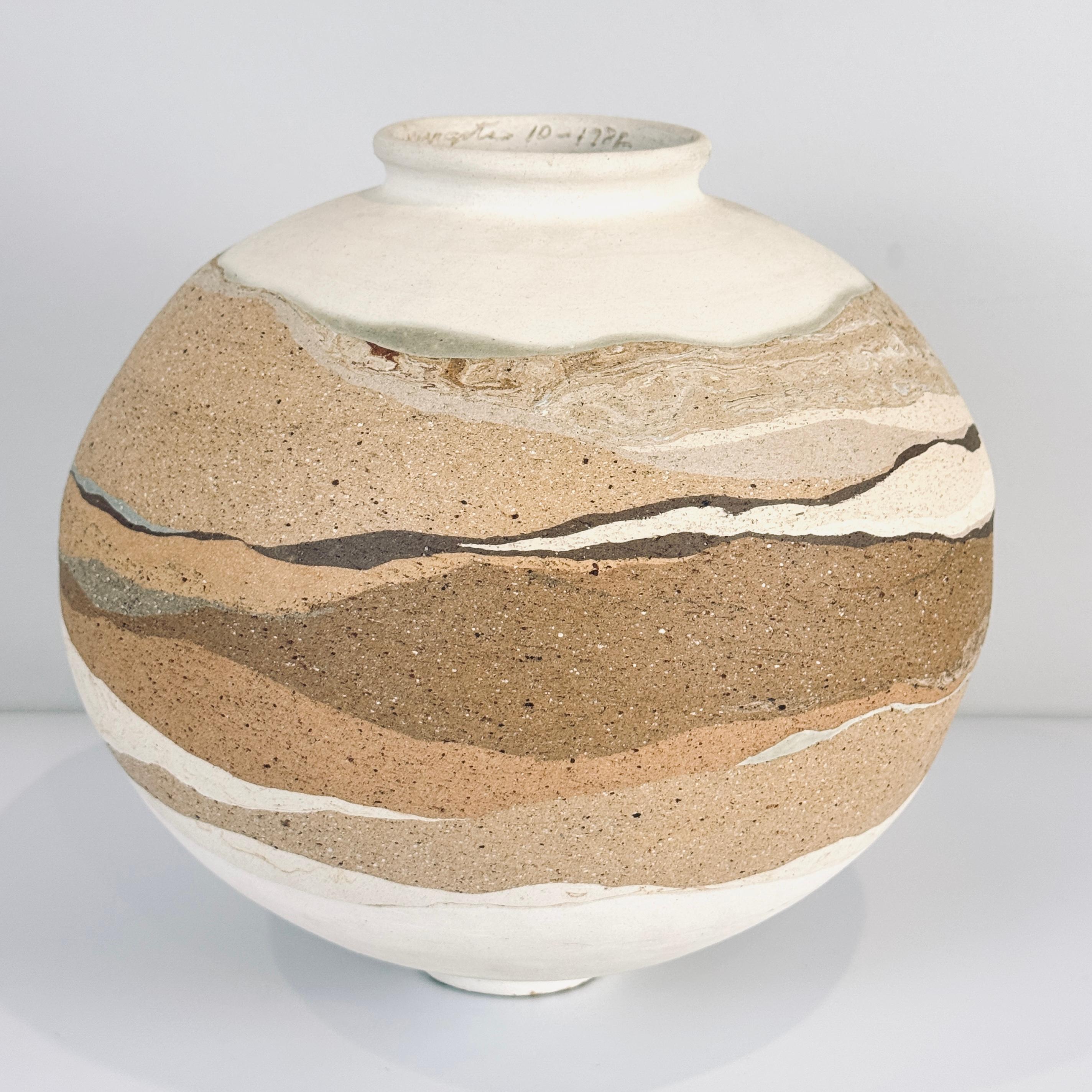 Organico moderno Vaso in ceramica Desert Scape di American Studio Craft in vendita