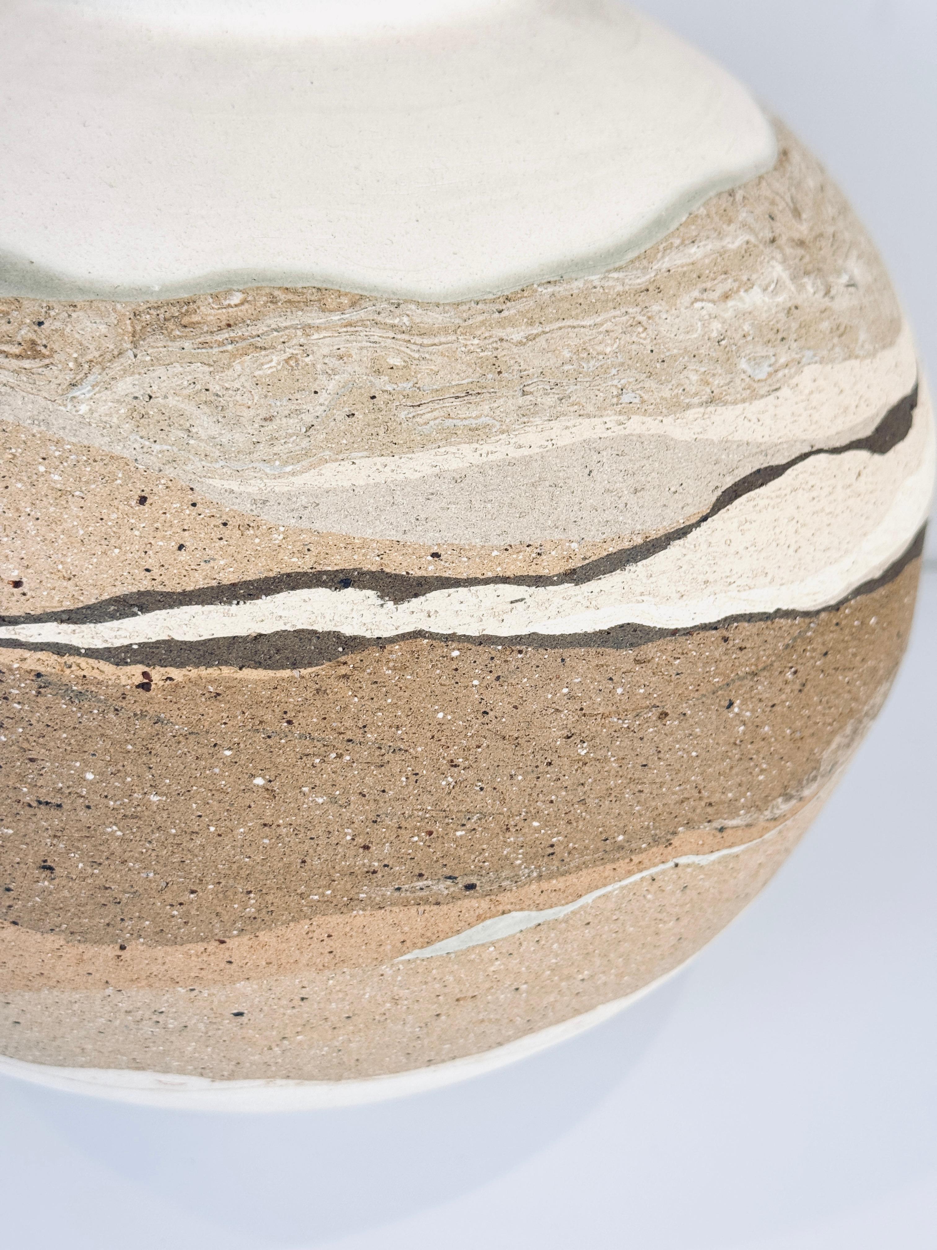 Vaso in ceramica Desert Scape di American Studio Craft In condizioni buone in vendita a Philadelphia, PA