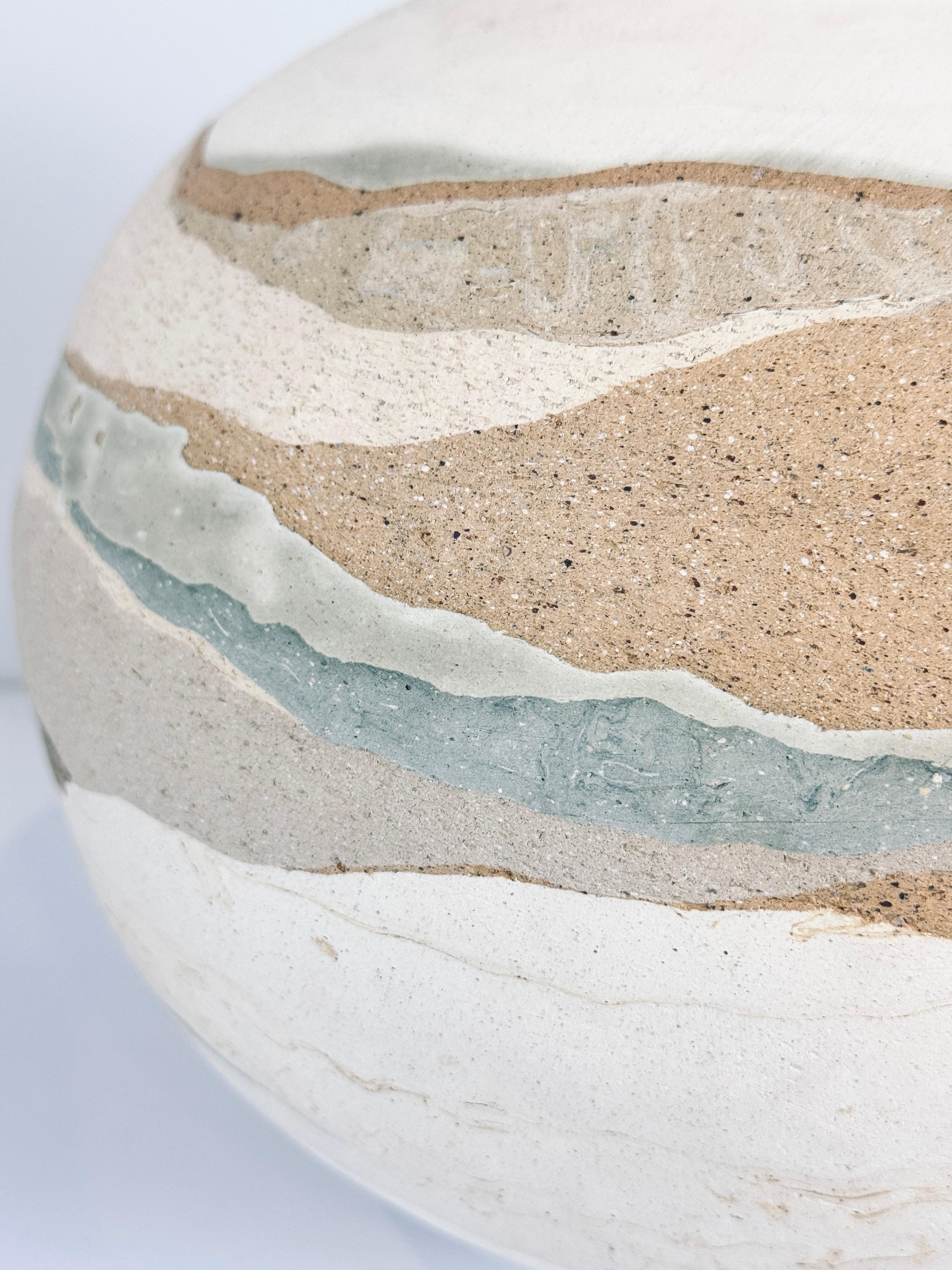 XX secolo Vaso in ceramica Desert Scape di American Studio Craft in vendita