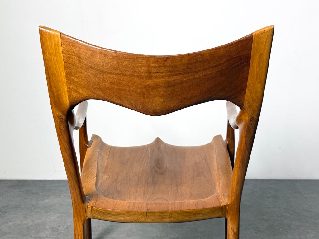 Fauteuil en noyer sculpté dans le style de Sam Maloof, American Studio Araft en vente 4