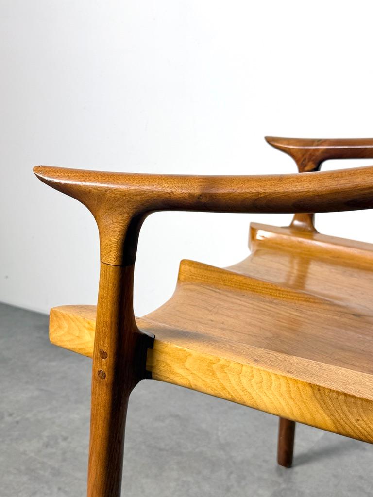 Fauteuil en noyer sculpté dans le style de Sam Maloof, American Studio Araft en vente 6