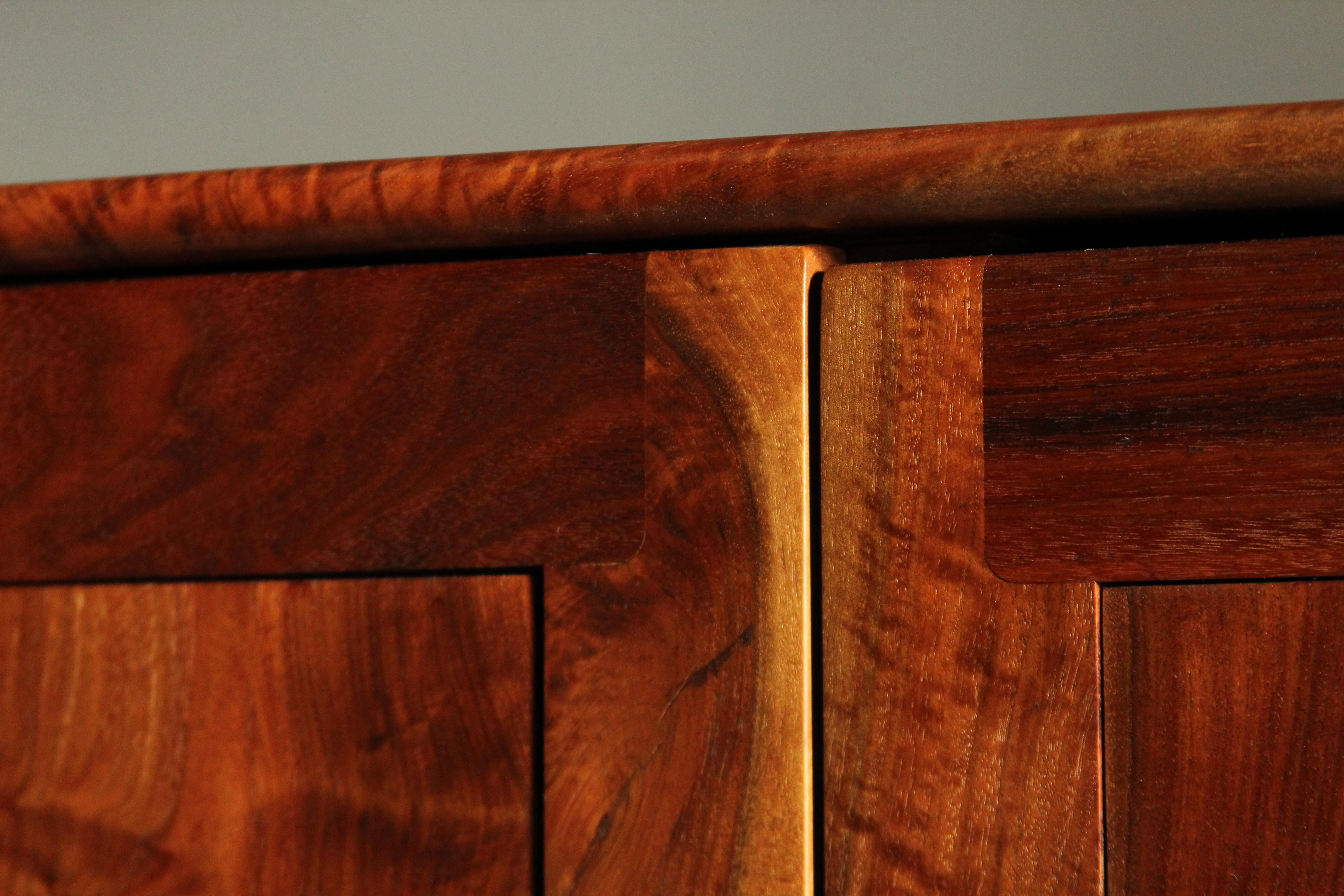 Amerikanischer Studio Craft-Schrank aus Nussbaumholz von Dale Holub, 1984 7
