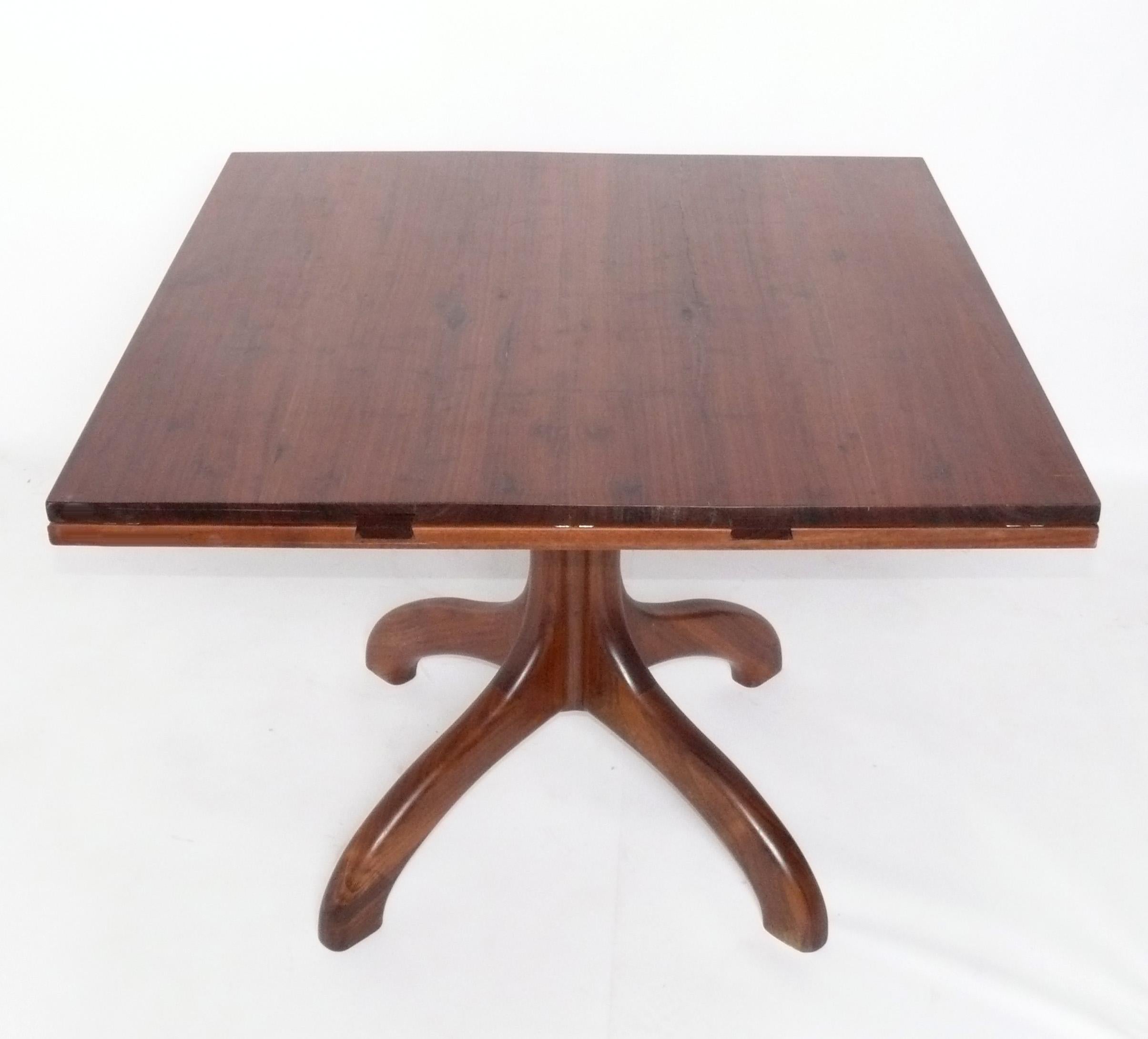 American Craftsman Table de salle à manger en noyer de Studio A, 4-6 places Chaises de salle à manger disponibles en vente