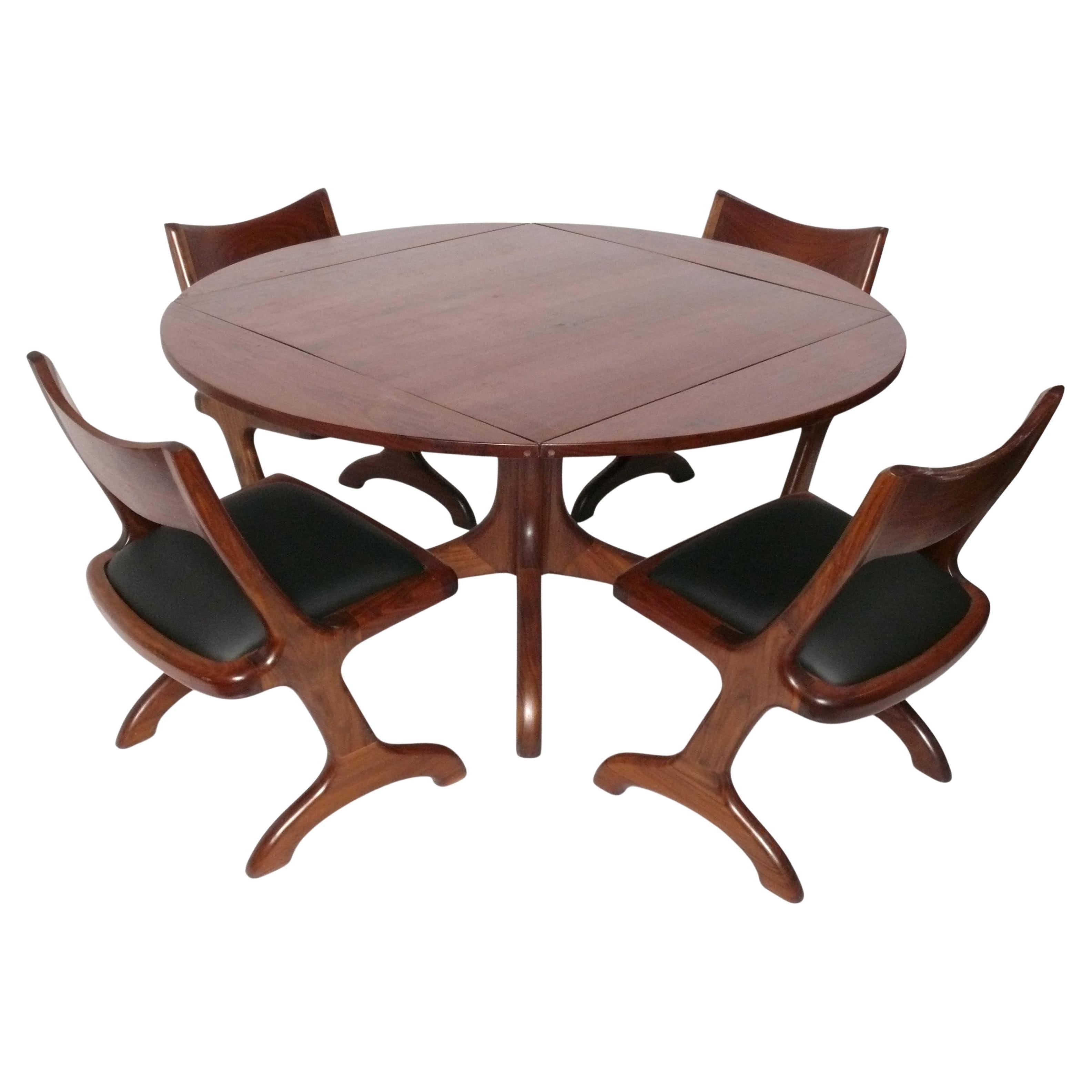 Fin du 20e siècle Table de salle à manger en noyer de Studio A, 4-6 places Chaises de salle à manger disponibles en vente