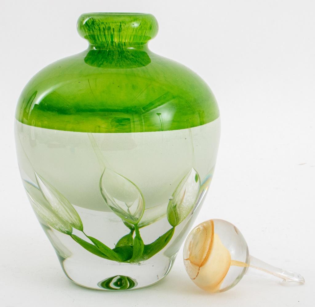 American Studio Hand Blown Glass Bottle & Stopper In Good Condition For Sale In New York, NY