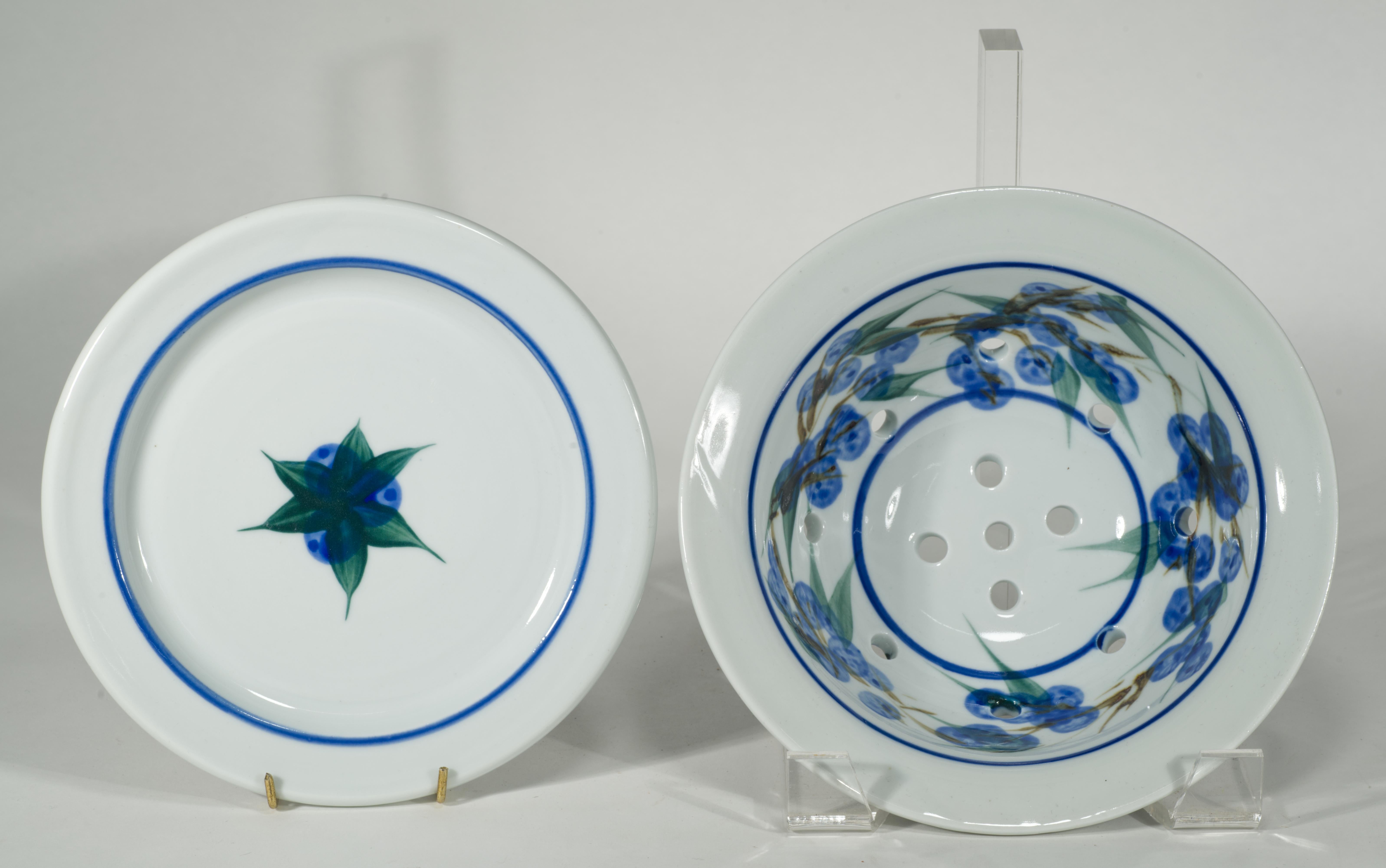 Amerikanische Studio Pottery Beerenschale und Unterteller, Blau & Weiß (Land) im Angebot