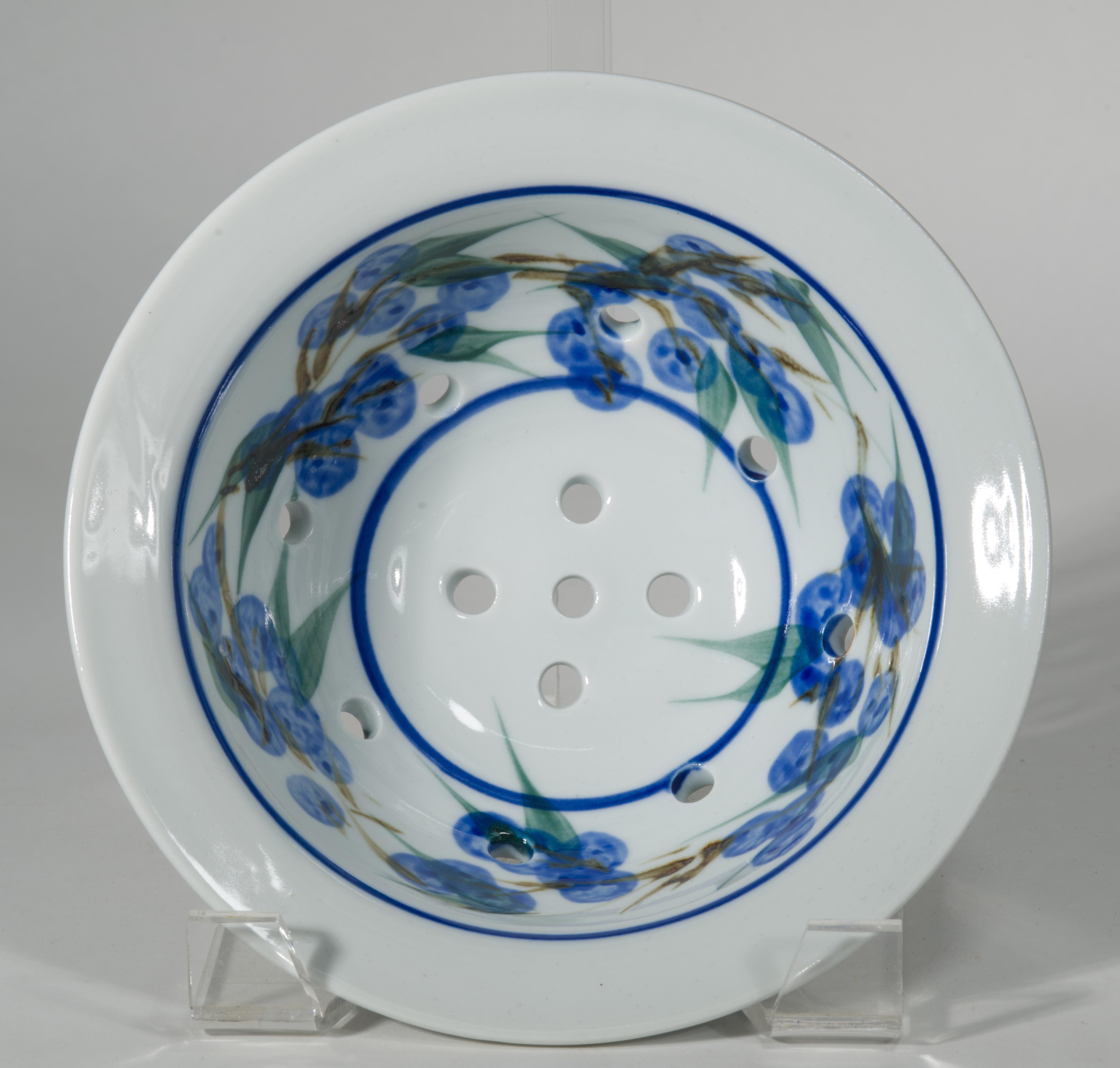 Amerikanische Studio Pottery Beerenschale und Unterteller, Blau & Weiß (amerikanisch) im Angebot