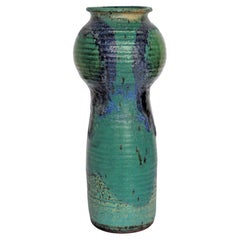 Grand vase en poterie studio américaine par John Loree:: circa 1960's