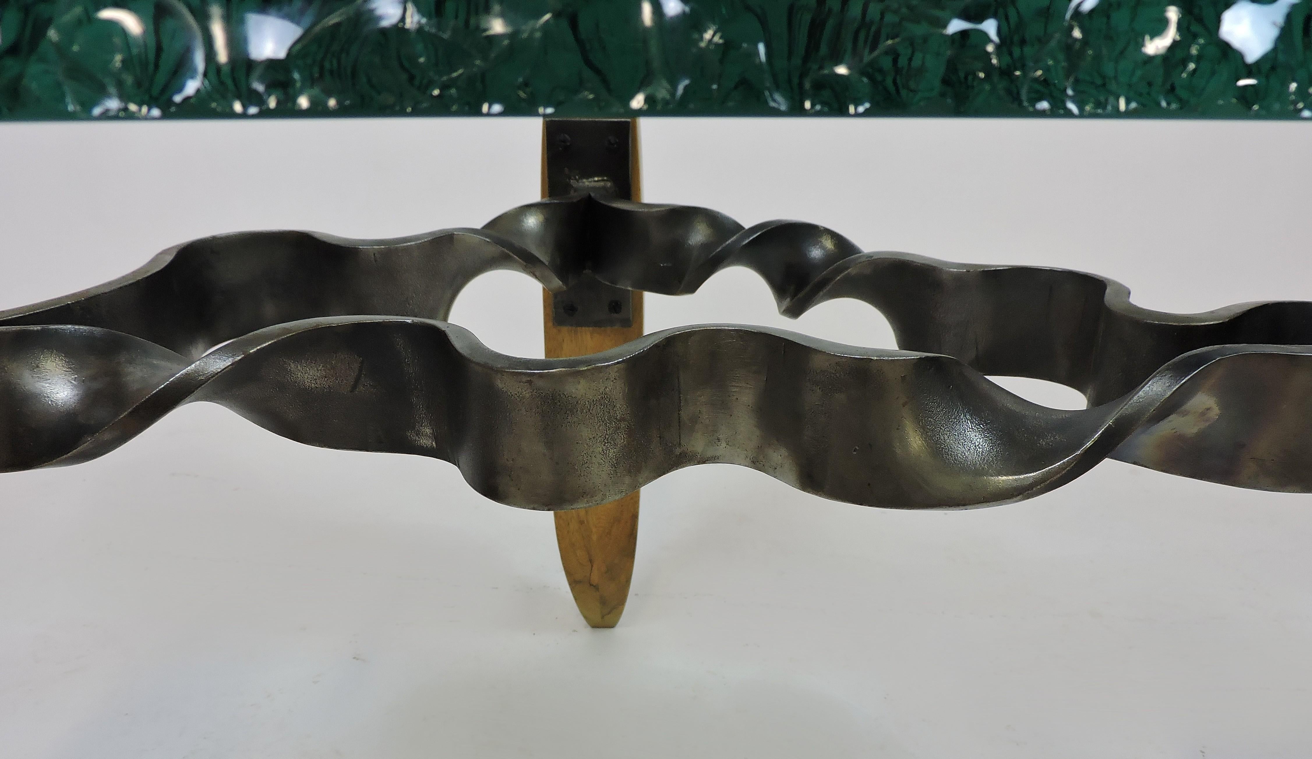 Métal Table basse moderniste en métal, bois et verre de style American Studio Silas Seandel en vente