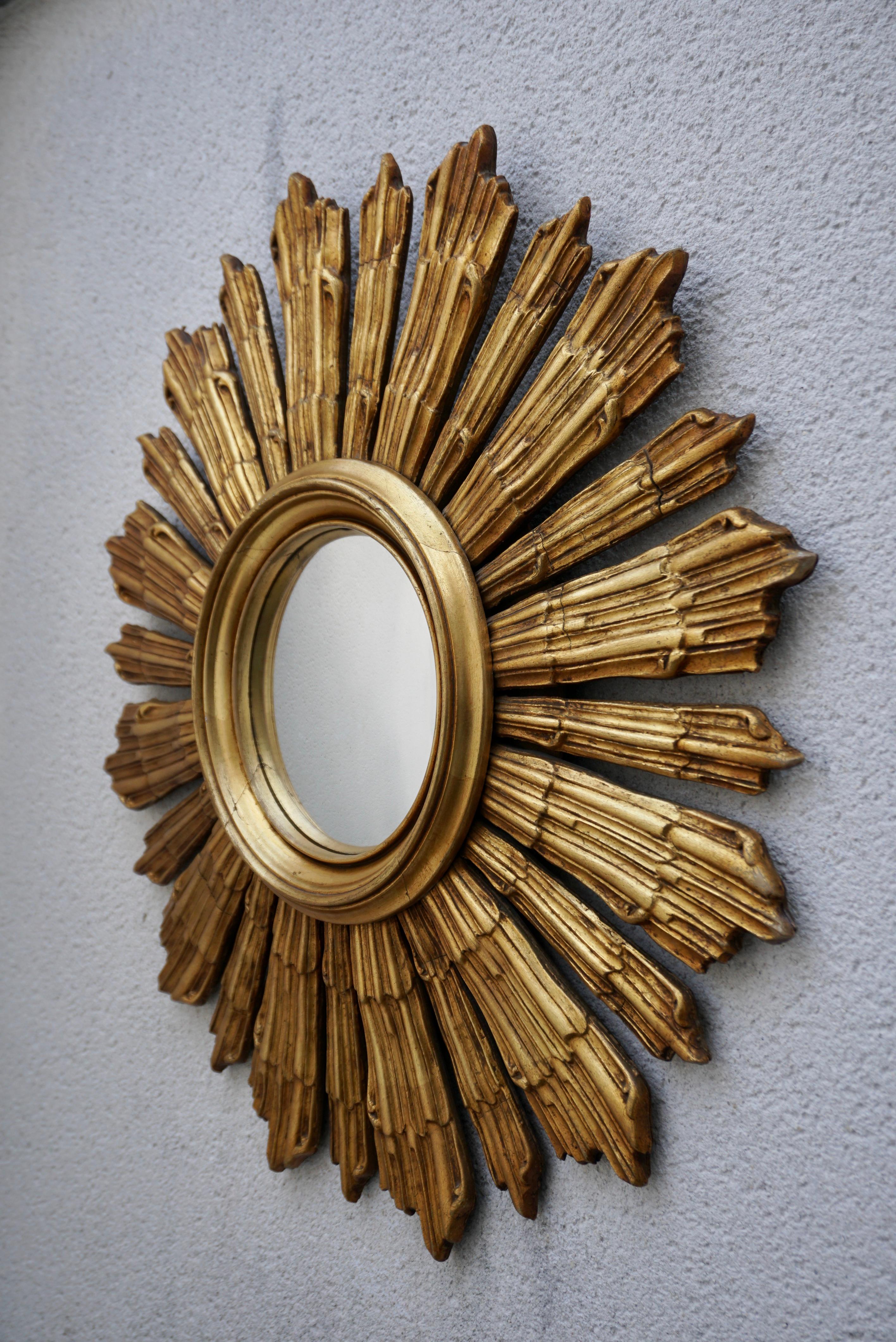 Mid-Century Modern American Sunburst Gilt Carved Wood Bullseye Convex Wall Mirror, C. 1950s For Sale