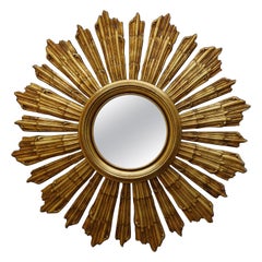 Espejo de pared convexo de madera tallada dorada, c. 1950