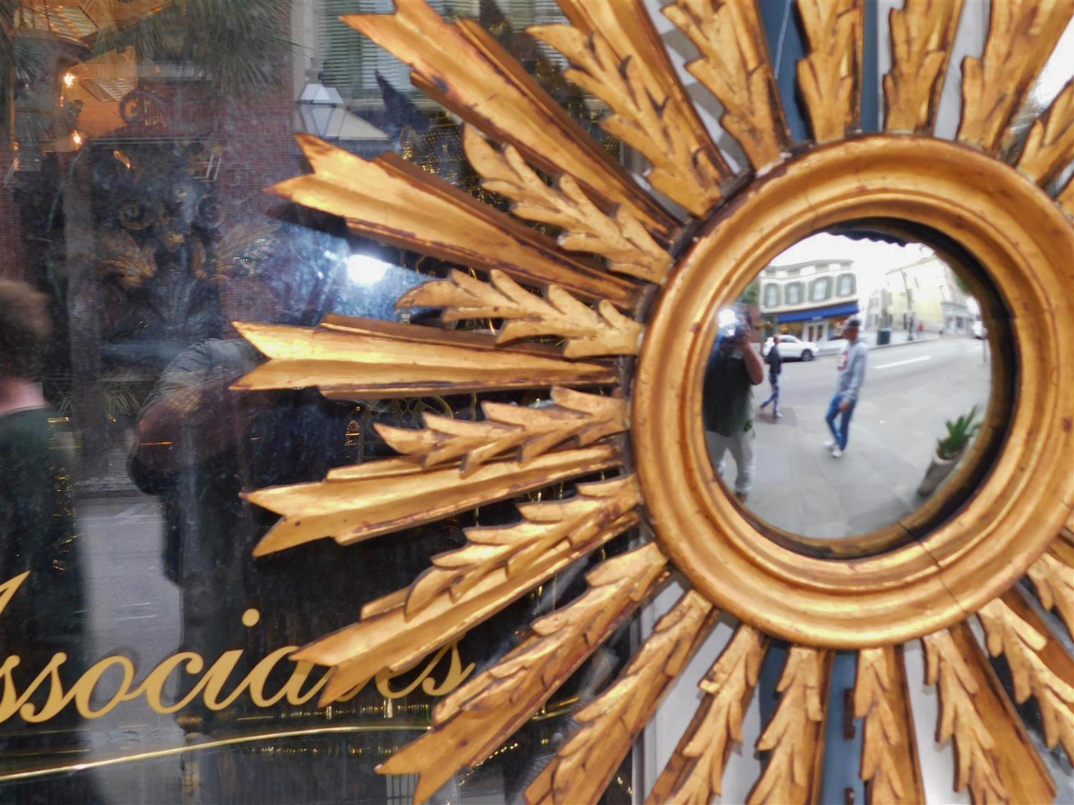 American Sunburst Gilt Carved Wood & Gesso Bullseye Wall Mirror, C. 1870 In Excellent Condition For Sale In Charleston, SC