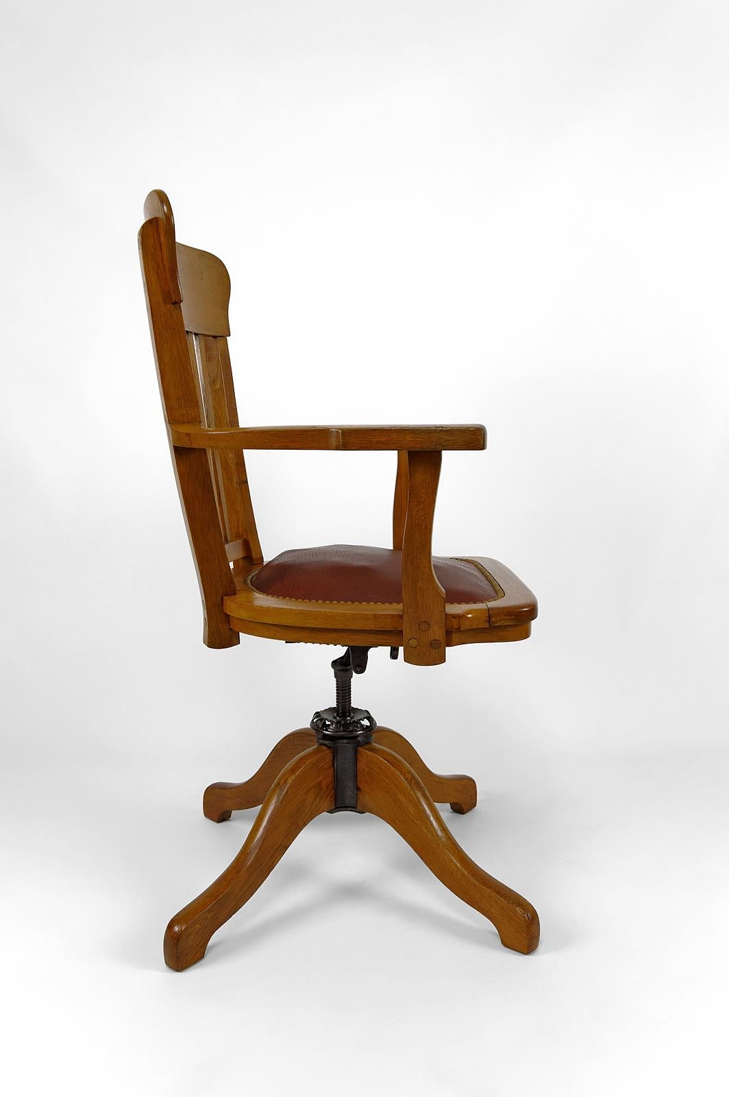 Début du 20ème siècle Fauteuil de bureau américain pivotant en Oak Oak, avec assise en cuir, USA, Circa 1900 en vente