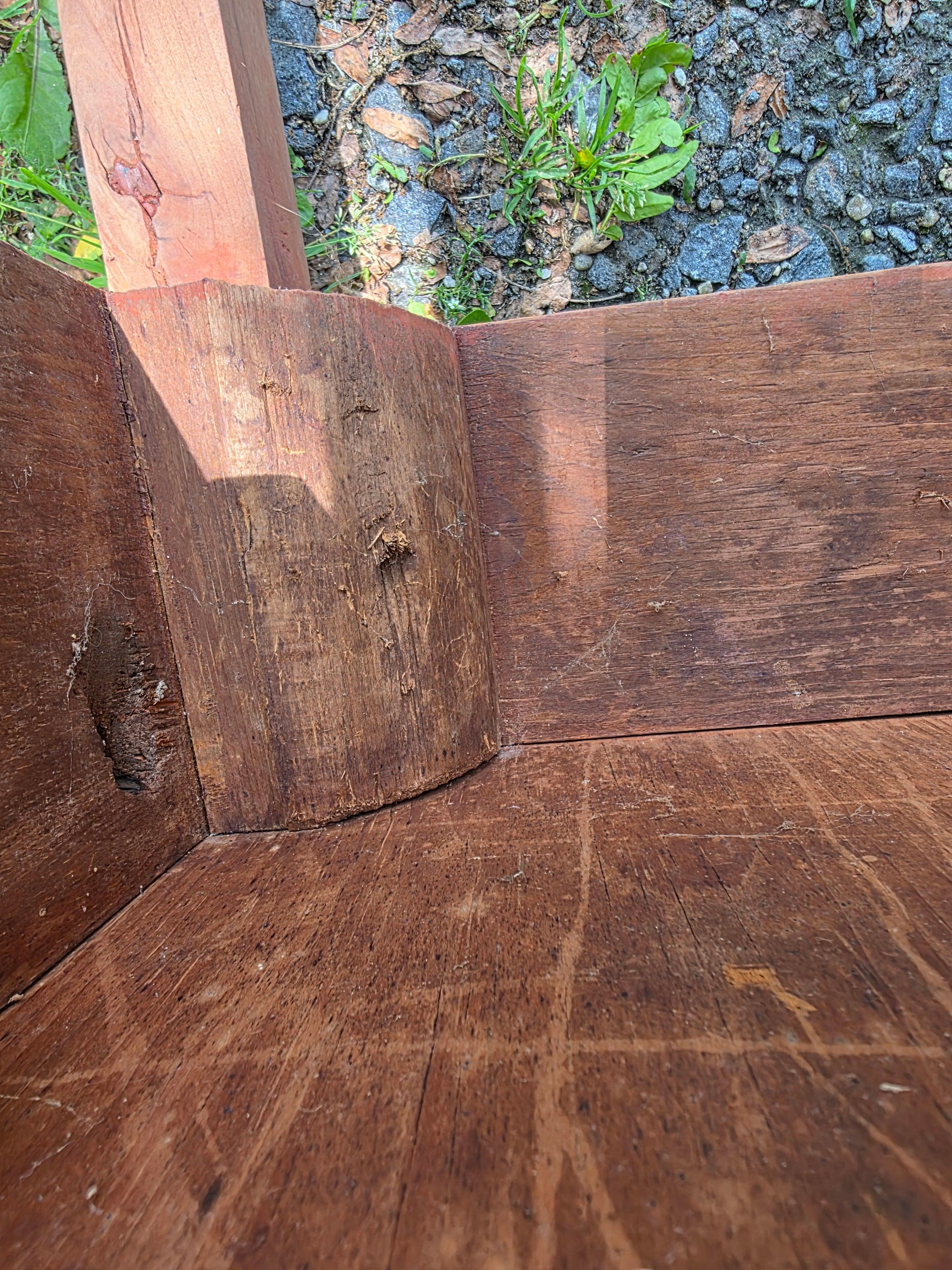 Mesa de taberna americana Circa 1800 en superficie original en venta 4