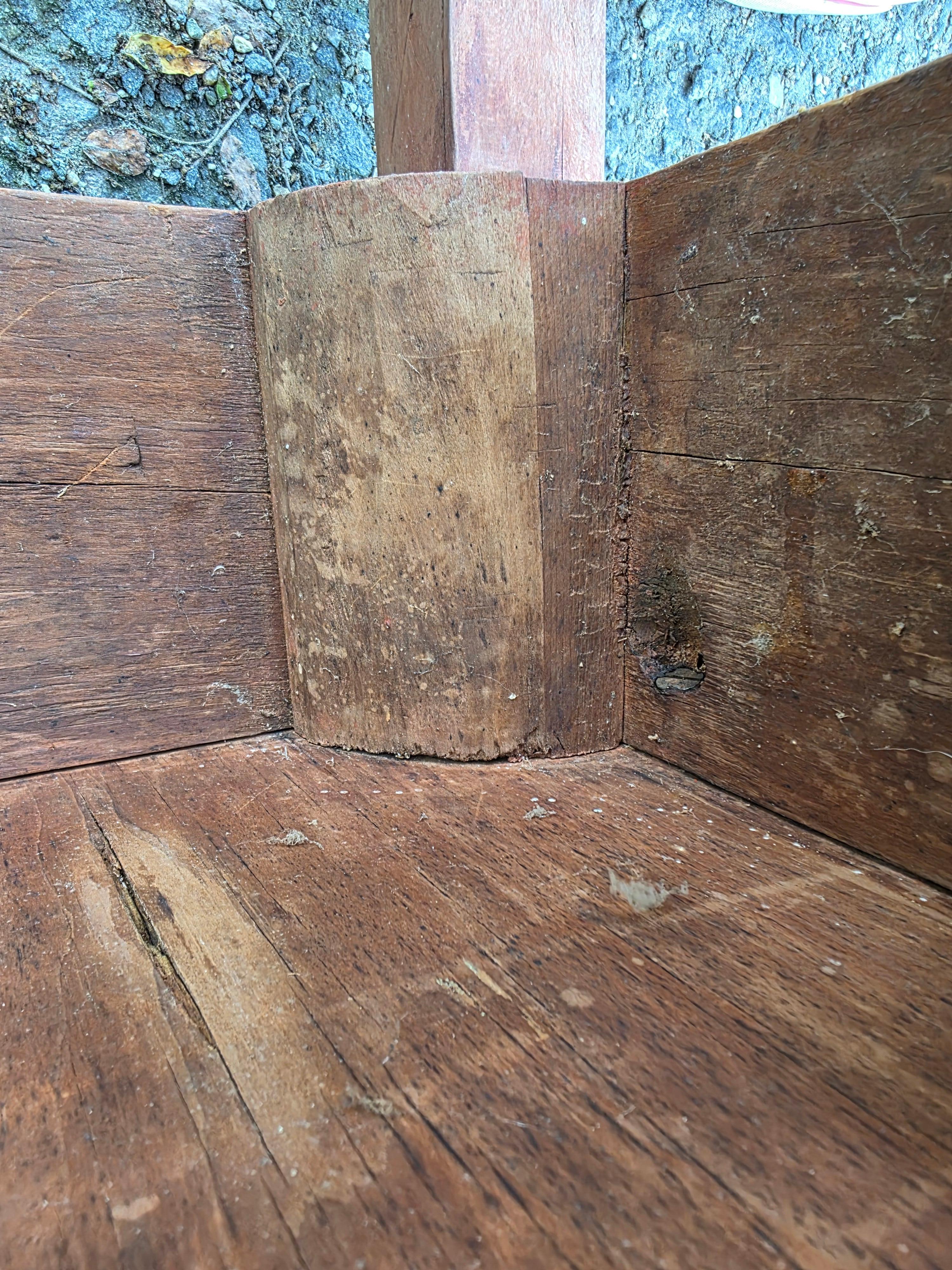 Mesa de taberna americana Circa 1800 en superficie original en venta 5